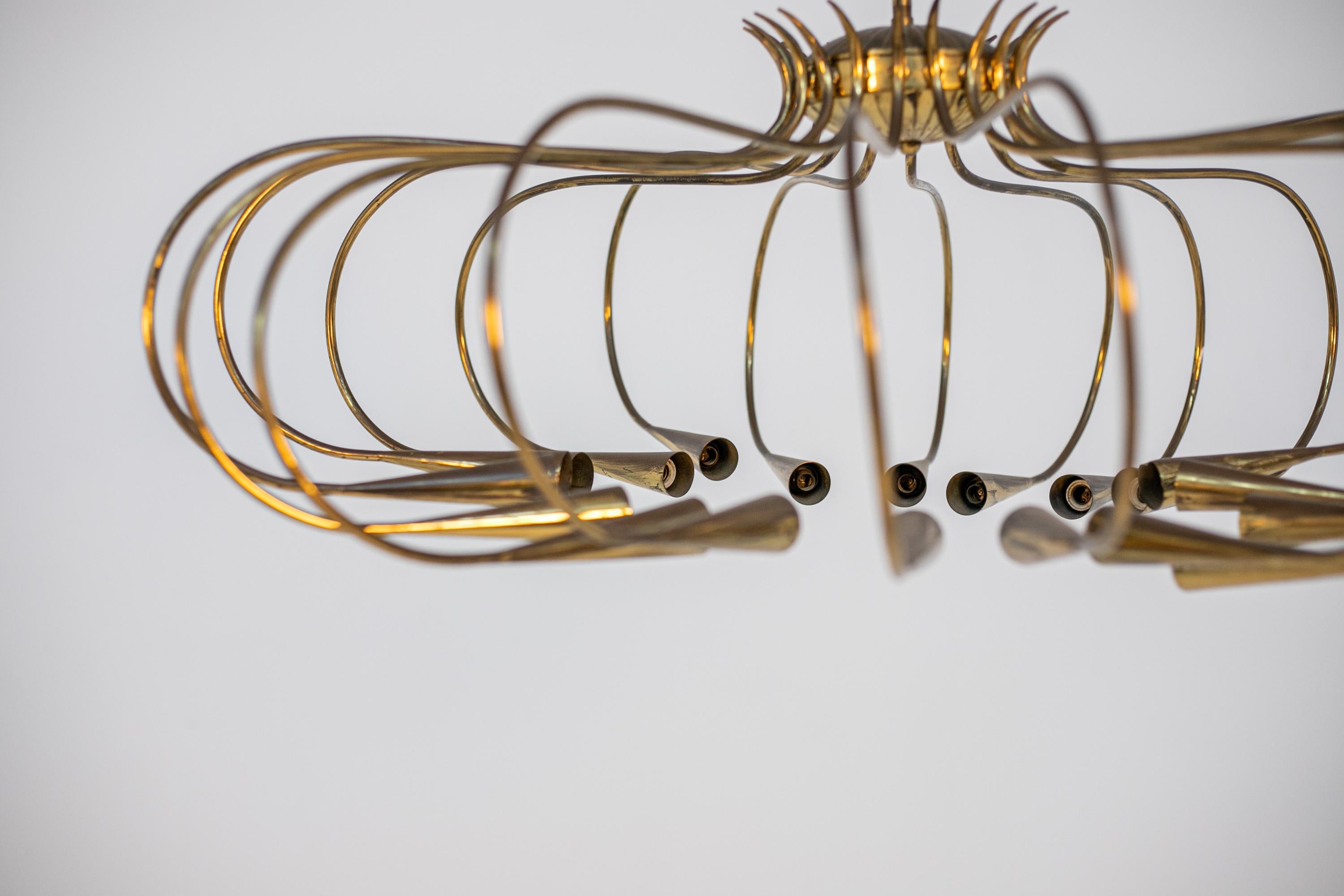 Mid-Century Modern Italian Chandelier by Oscar Torlasco for Lumi in Brass with 17 Lights