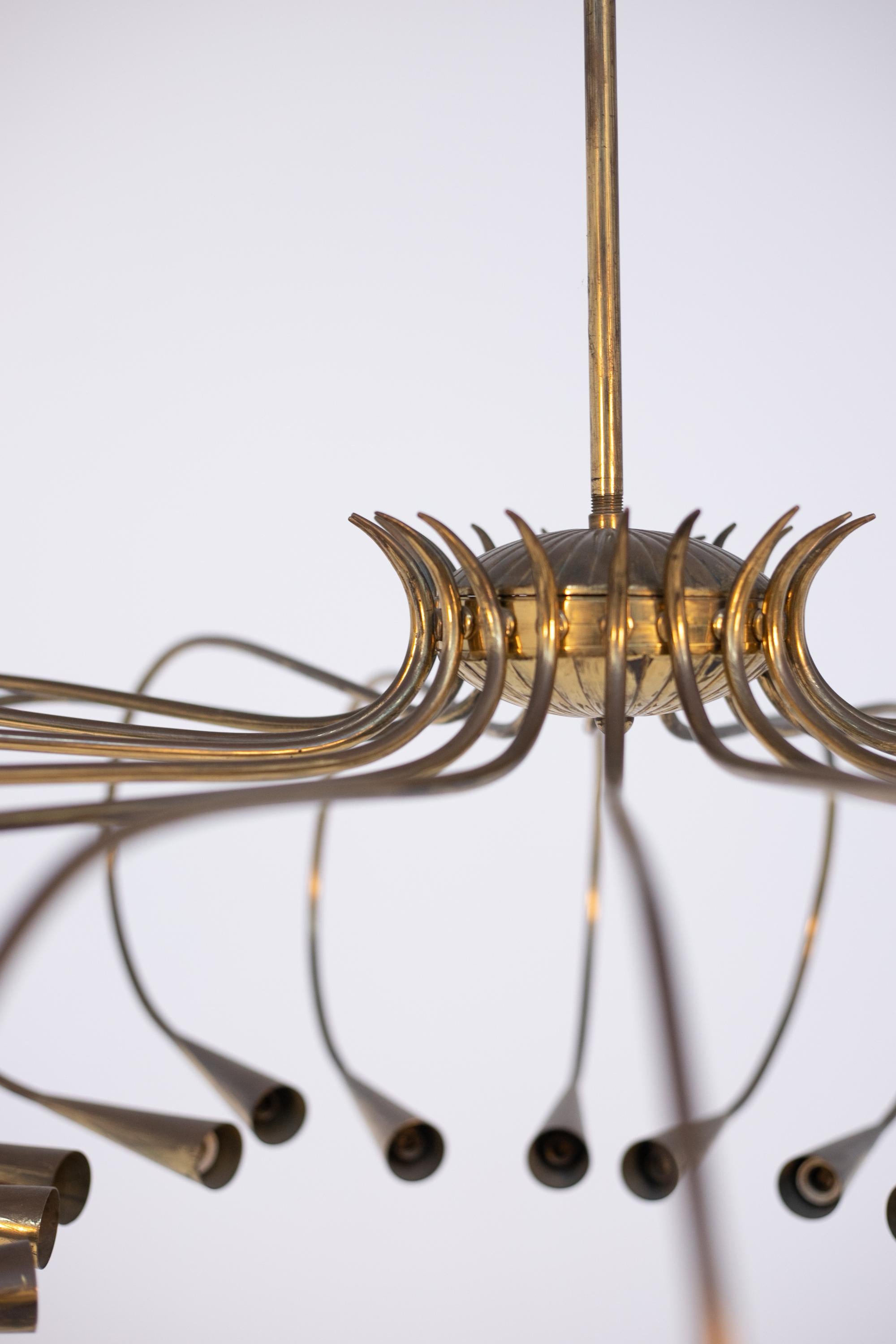 Mid-20th Century Italian Chandelier by Oscar Torlasco for Lumi in Brass with 17 Lights