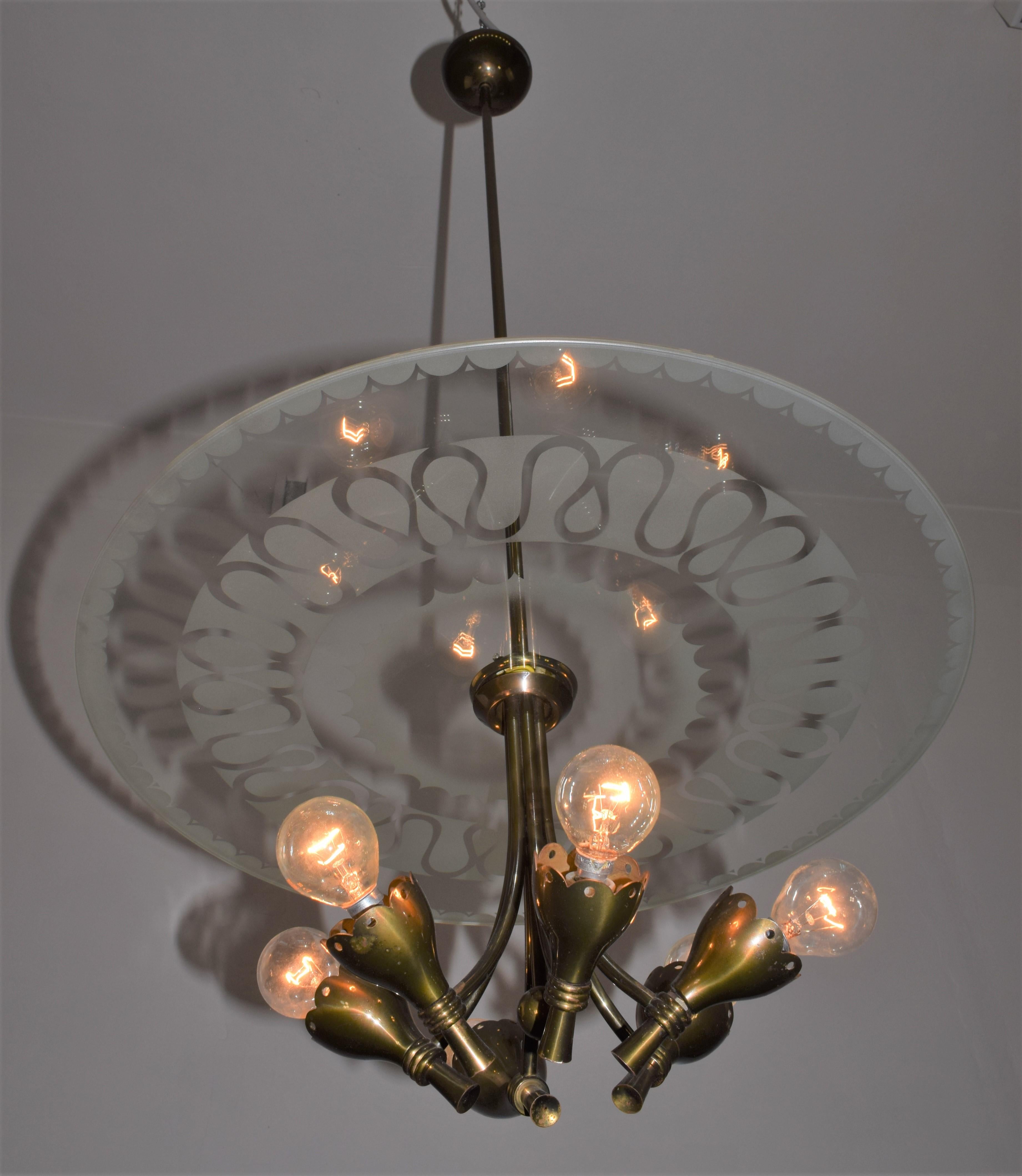 Italian chandelier by Pietro Chiesa for Fontana Arte, 1950s.
Very good condition.

Dimensions: H= 115 cm; D= 51 cm.