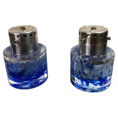 Lustre italien composé de deux lampes insérées dans un verre bleu cône tronqué