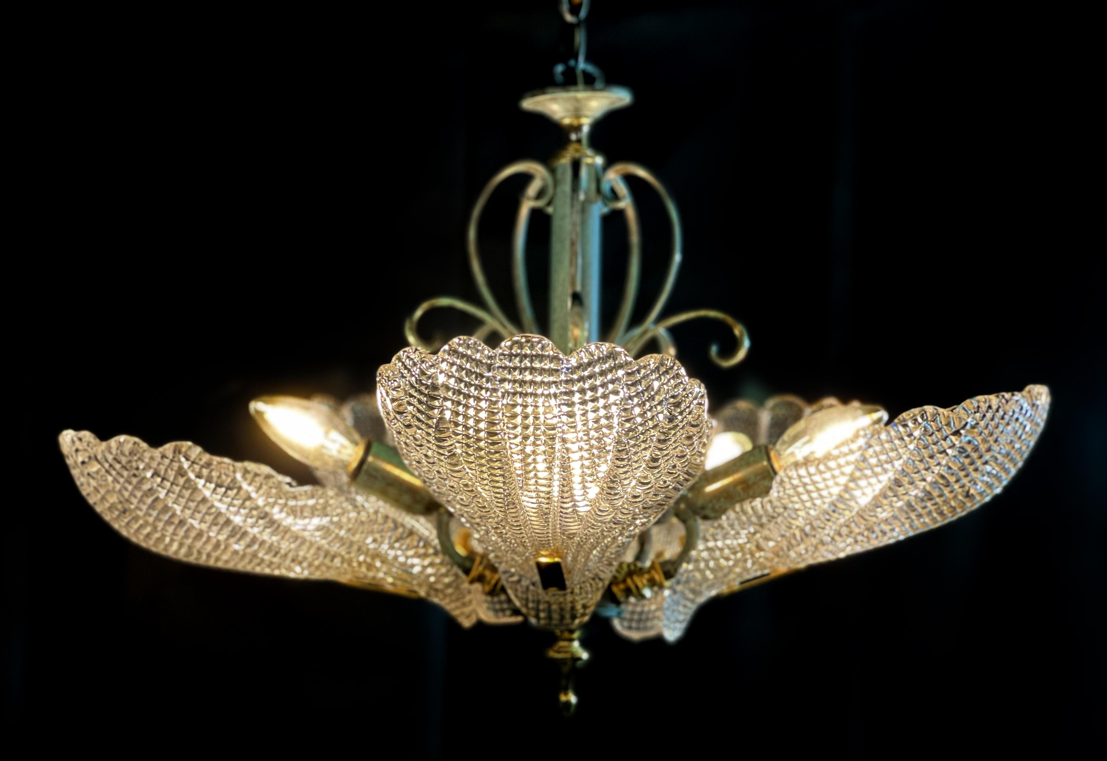 Italian Chandelier Five Leaves with Golden Details, Murano 1990 In Good Condition For Sale In Budapest, HU