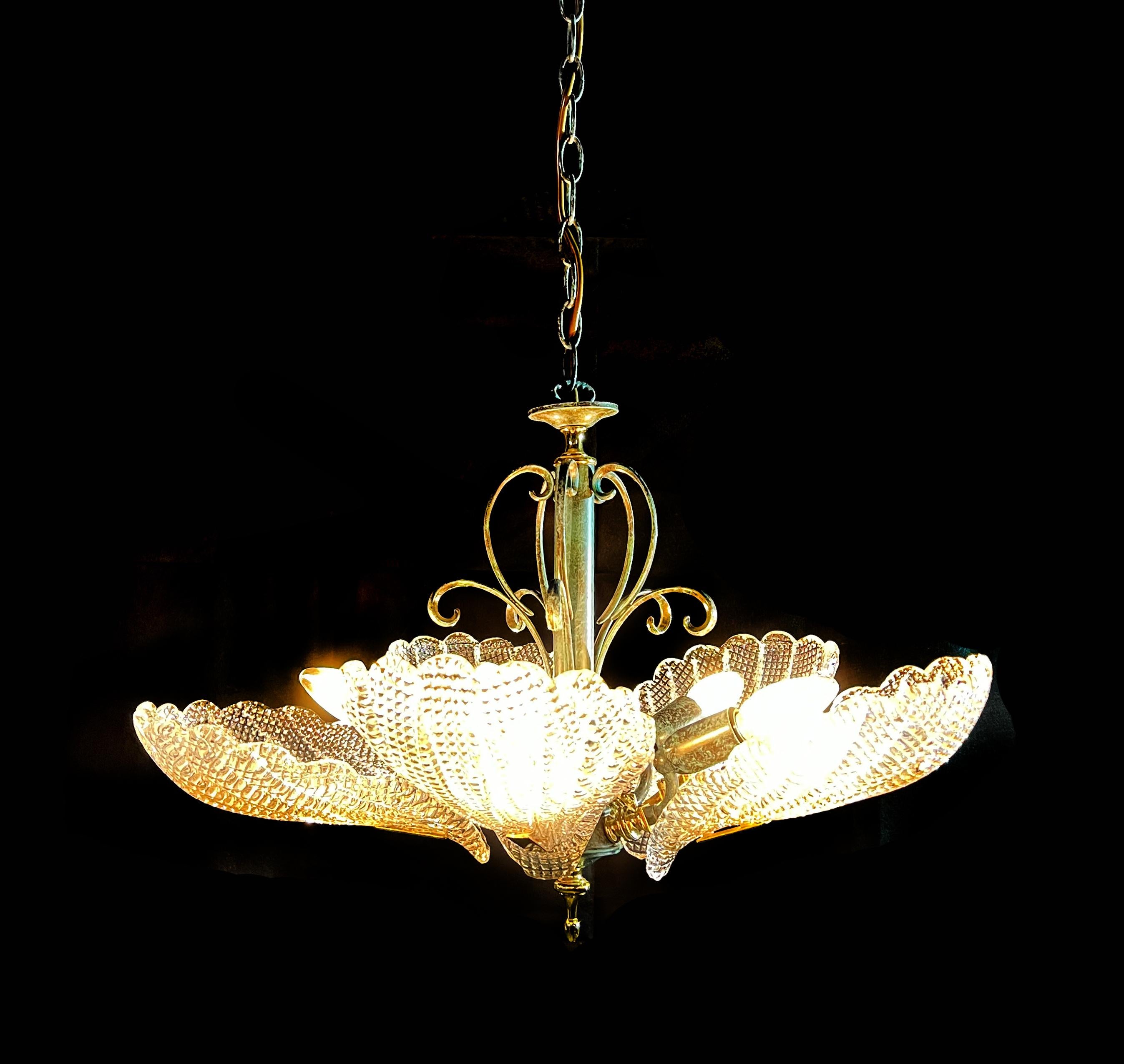 Late 20th Century Italian Chandelier Five Leaves with Golden Details, Murano 1990 For Sale