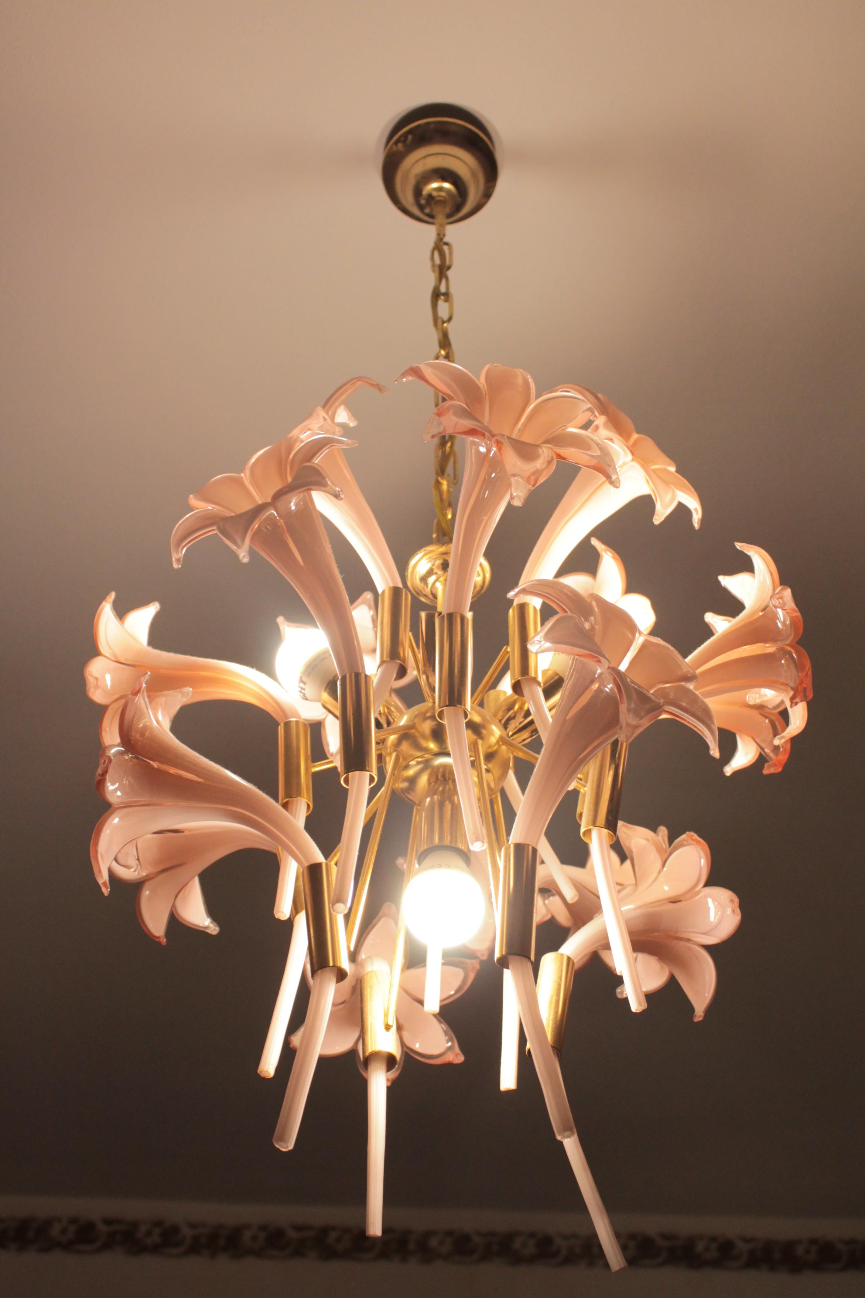 Italian Chandelier Franco Luce Design 1970s Murano Glass Flowers In Good Condition In Palermo, Palermo