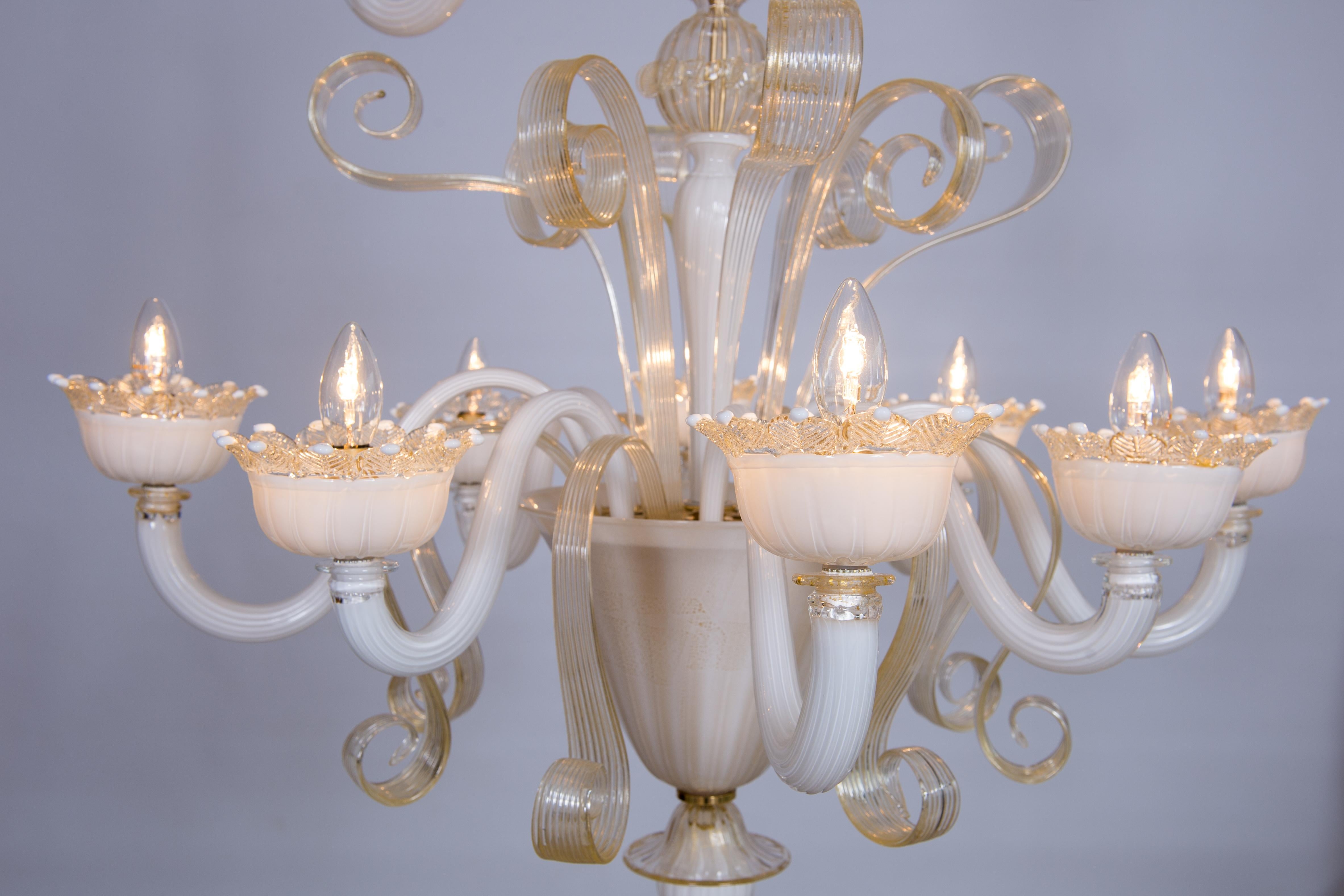 White-Milk Murano Glass Chandelier with Gold Accents Giovanni Dalla Fina Italy For Sale 8