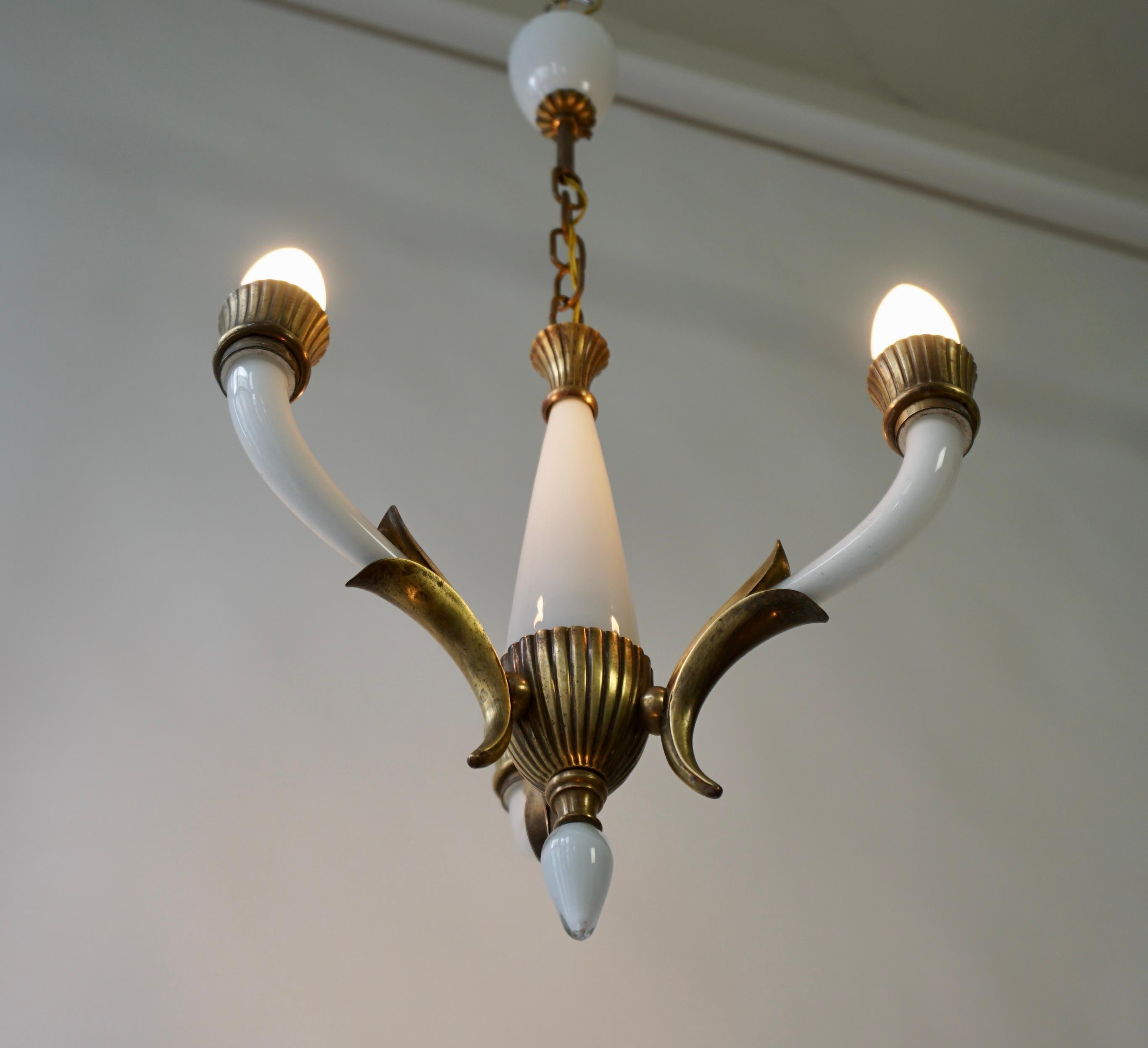Italian Chandelier in Brass and White Murano Glass For Sale 1