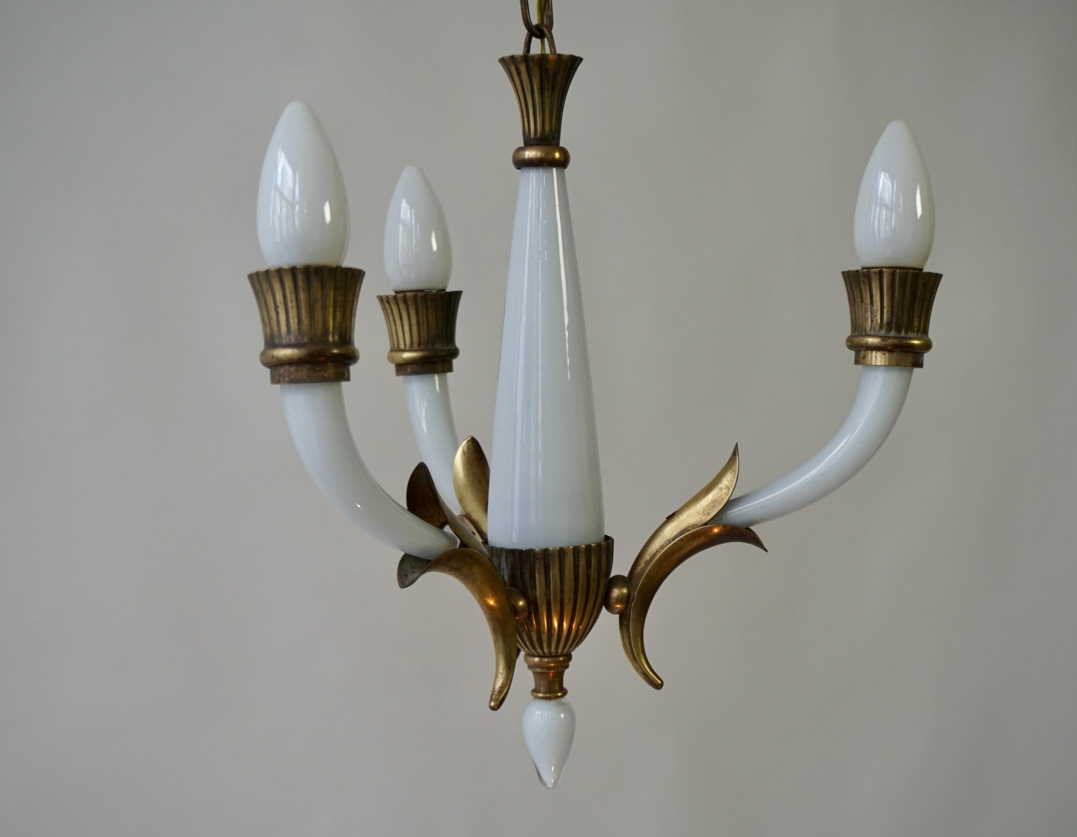 Italian Chandelier in Brass and White Murano Glass For Sale 4