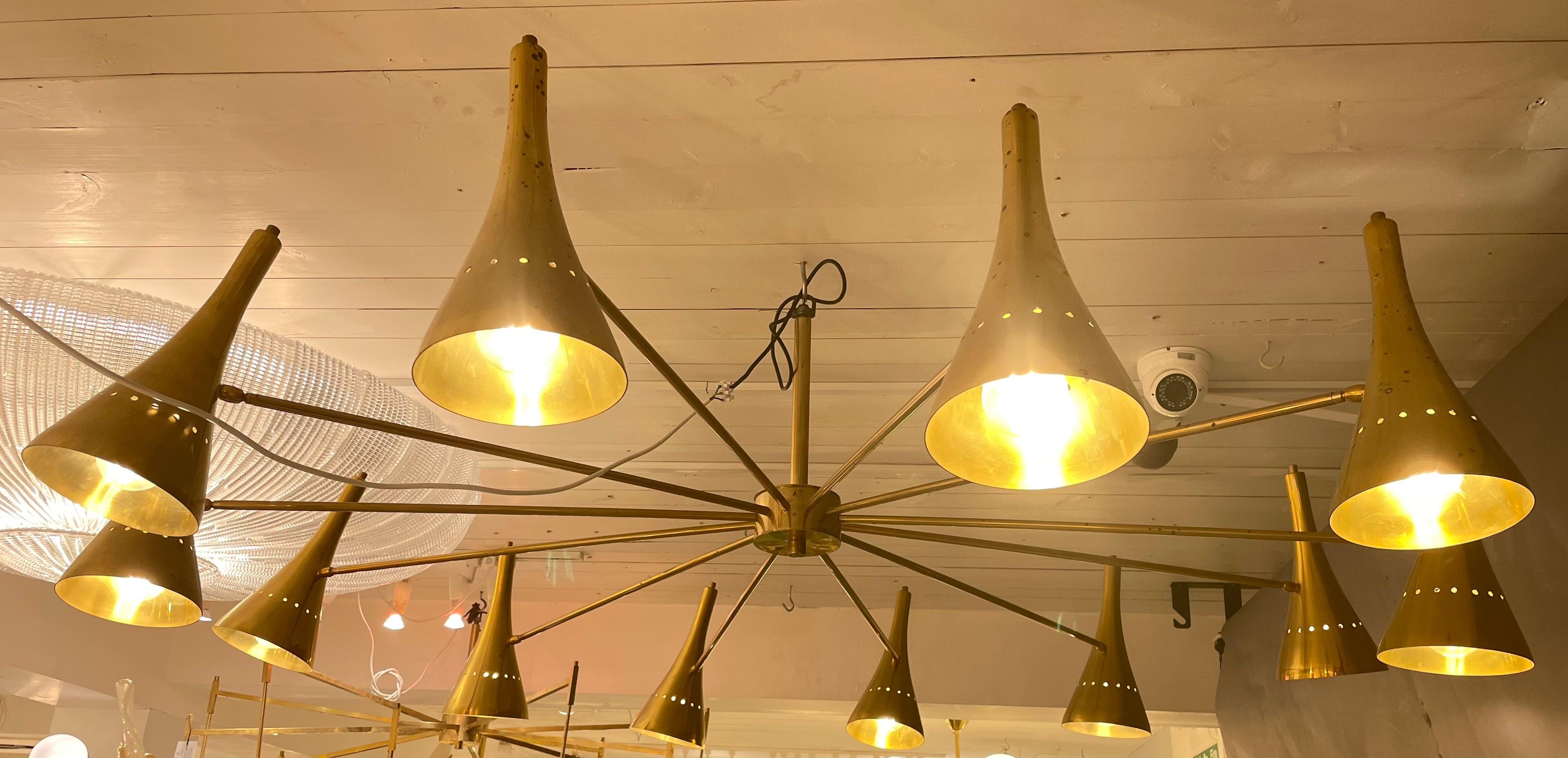 A fantastic pair of Italian Chandeliers entirely in Brass with 12 arms, circa 1970. 

 