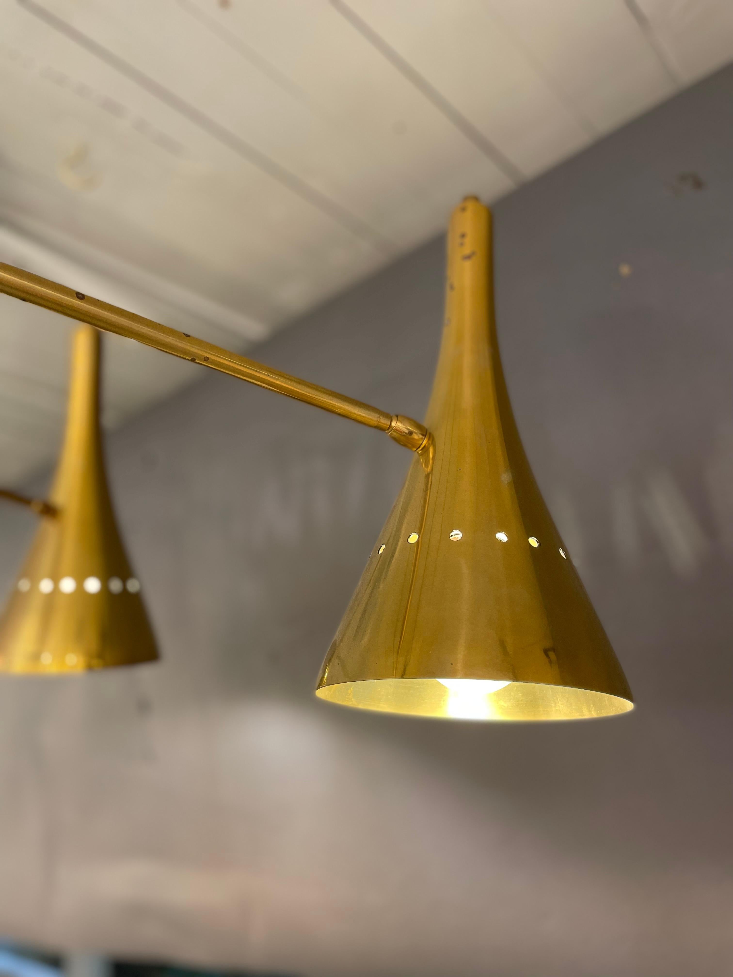 Italian Chandelier in Brass with 12 Arms, circa 1970 In Good Condition For Sale In London, GB