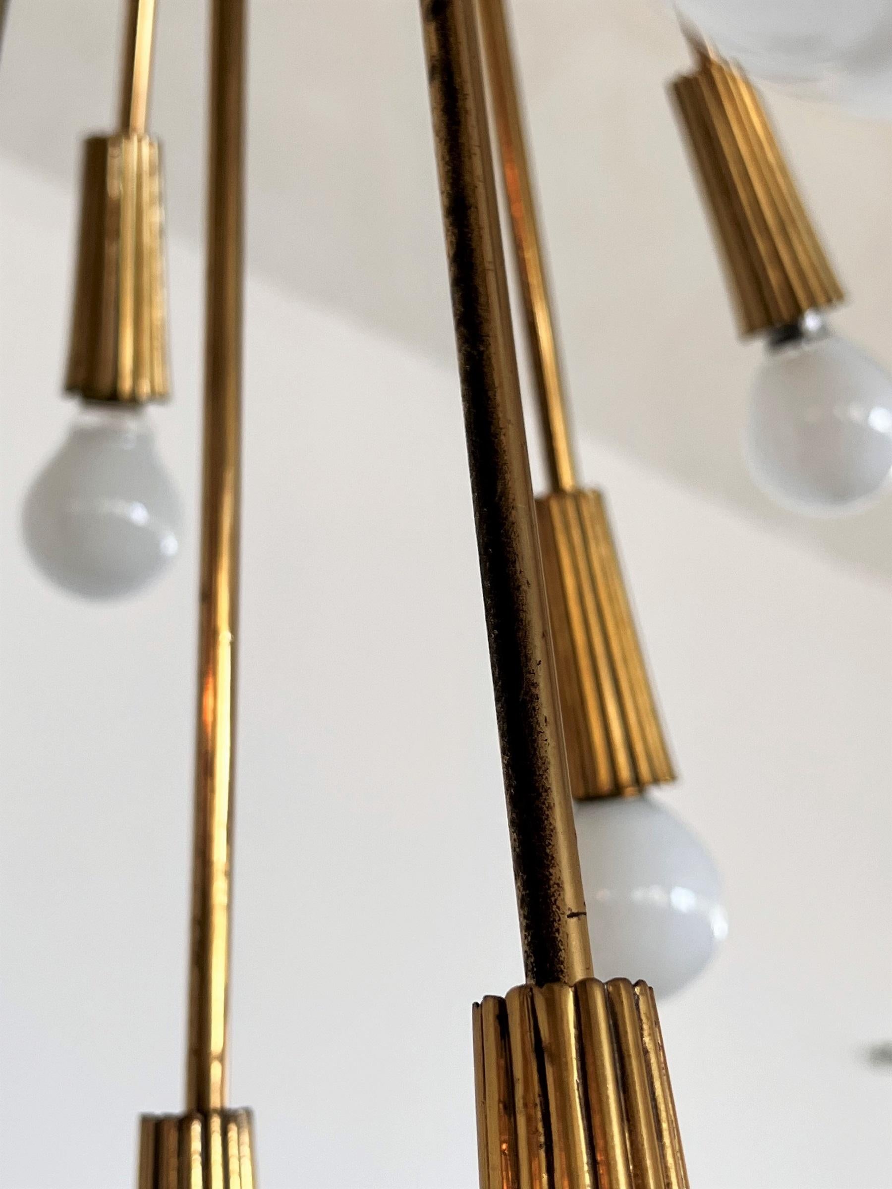 Italian Chandelier in Brass with 18 Lights, 1970s For Sale 5