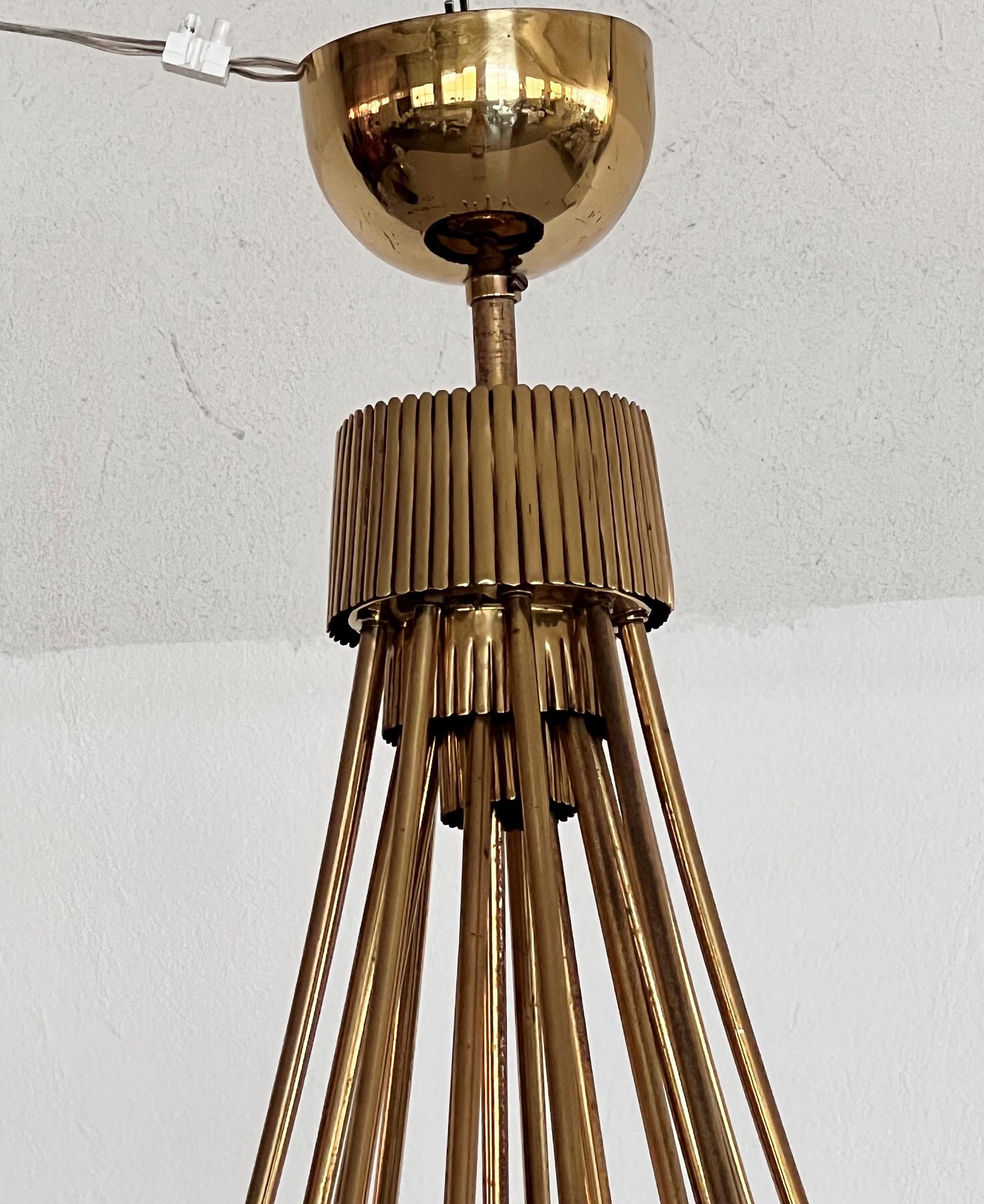 Italian Chandelier in Brass with 18 Lights, 1970s For Sale 10