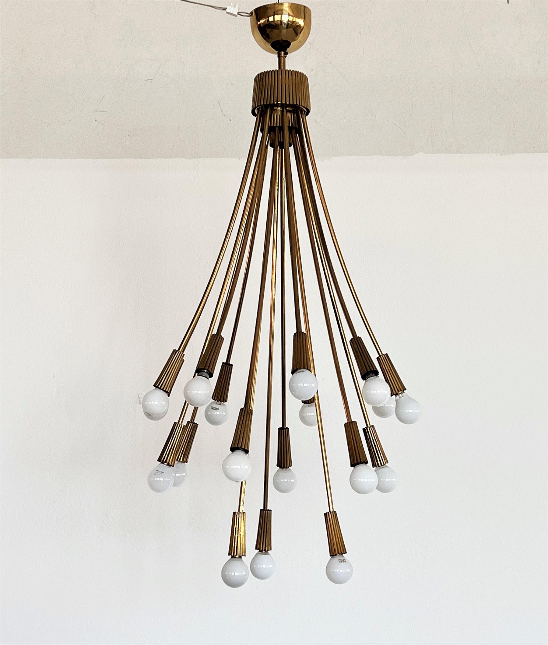 Italian Chandelier in Brass with 18 Lights, 1970s For Sale 1