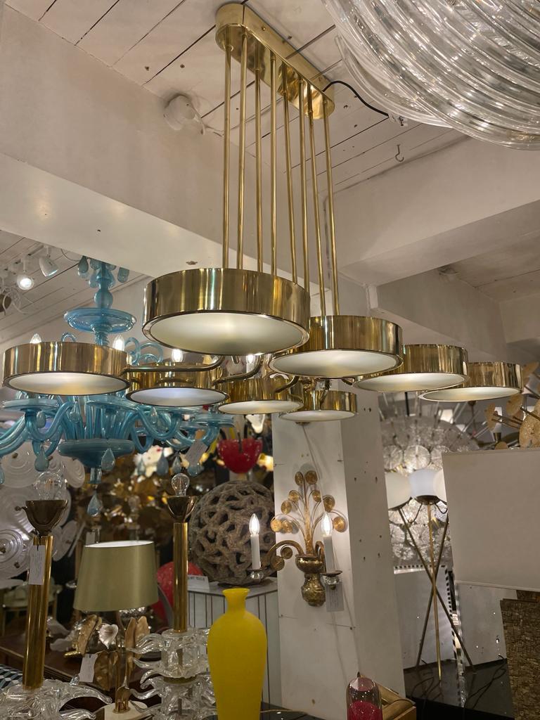 Contemporary Italian Chandelier in Brass with 8 Lights in the Style of Stilnovo For Sale