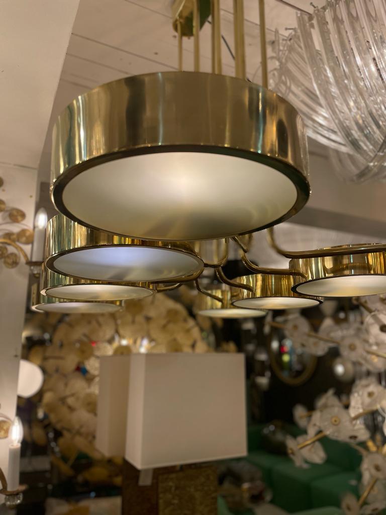 Italienischer Kronleuchter aus Messing mit 8 Lights im Stil von Stilnovo im Angebot 2