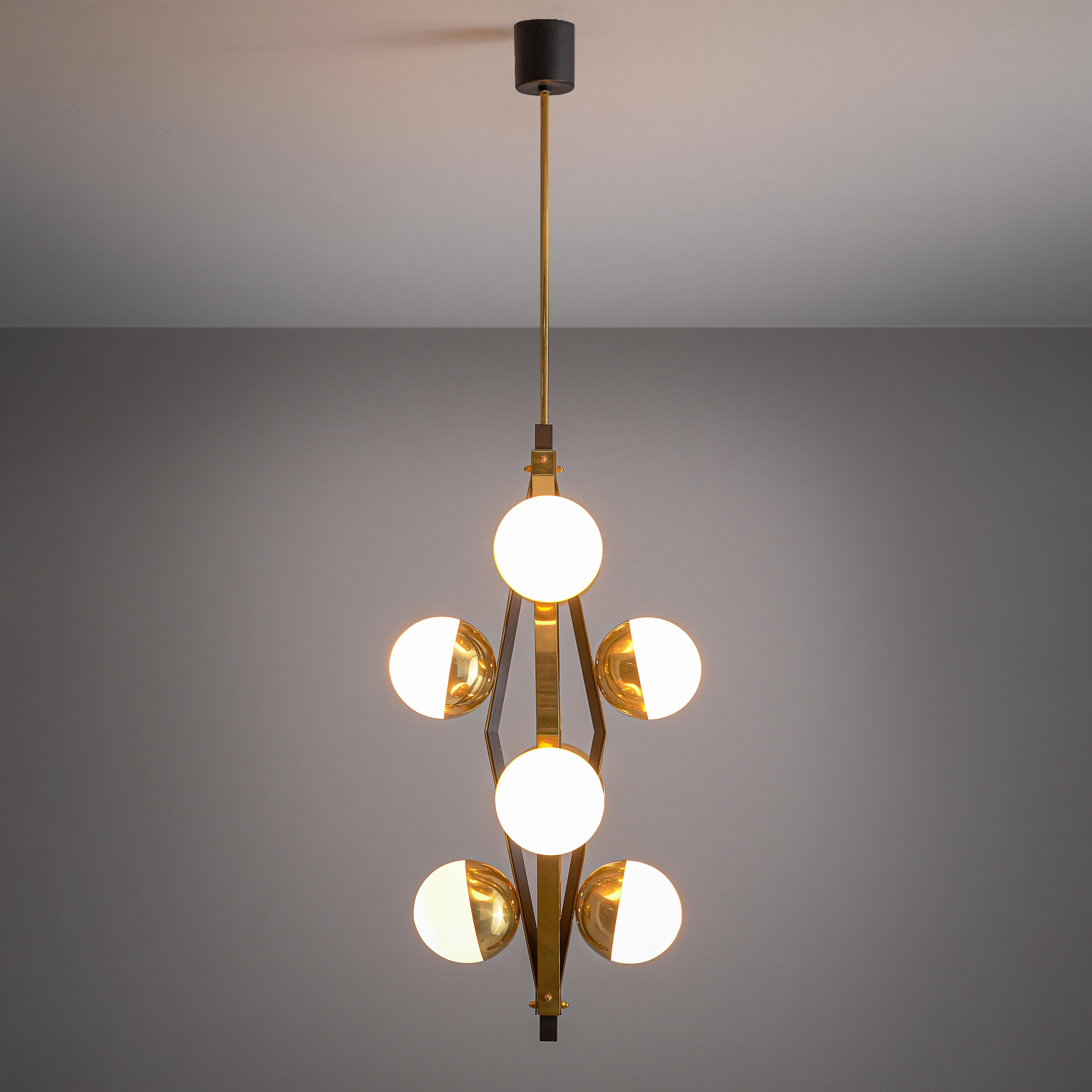Chandelier, brass, opaline glass, Italy, 1950s

Well-designed chandelier from Italy, attributed to Stilnovo. The bulbs are held in place by semicircular brass bowls that are attached to a brass stroke. The pendant light consists of 4 strokes that