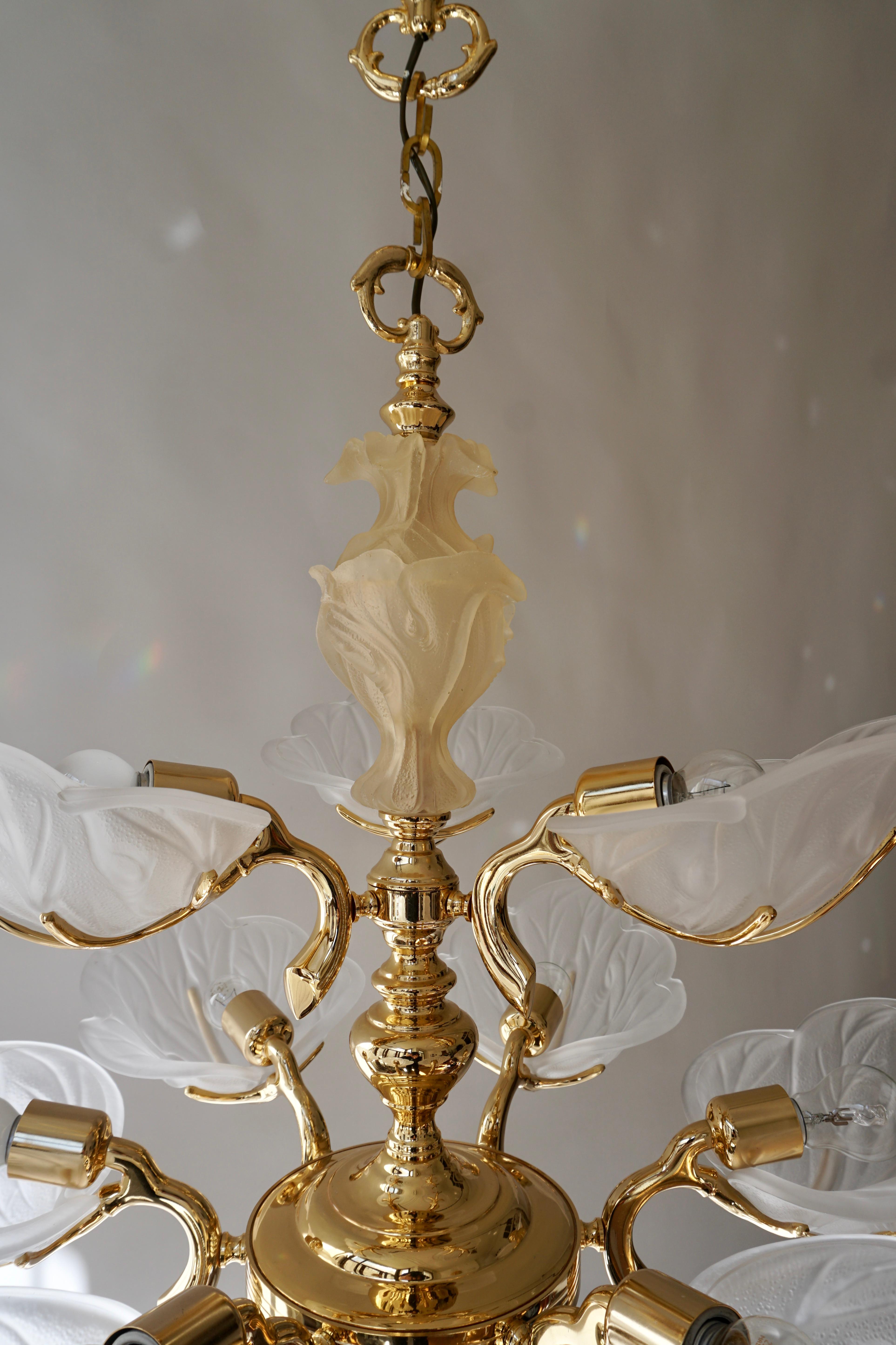 Italian Chandelier in Brass with Murano Glass Shells, 1970s For Sale 5