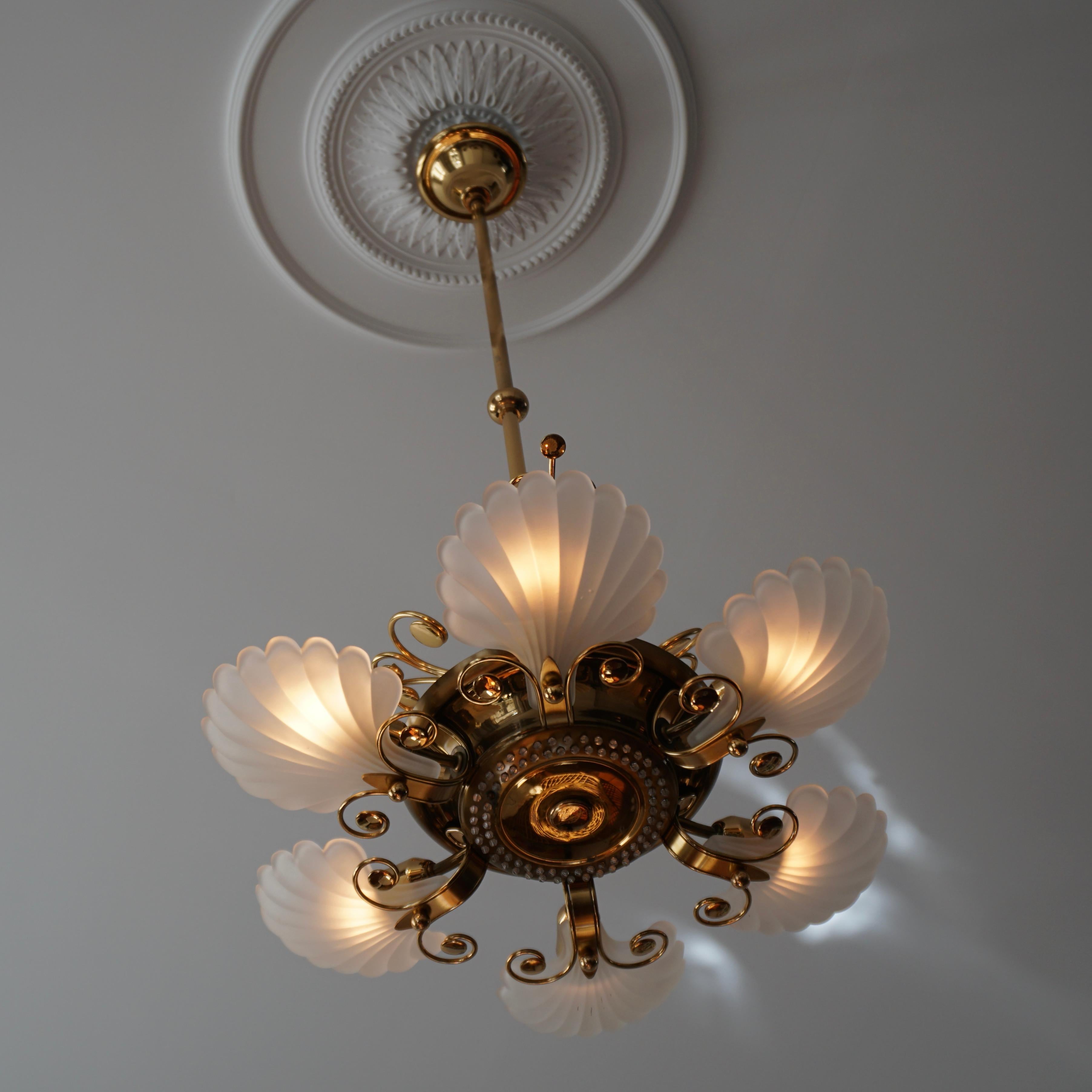 Italian Chandelier in Brass with Murano Glass Shells, 1970s For Sale 10