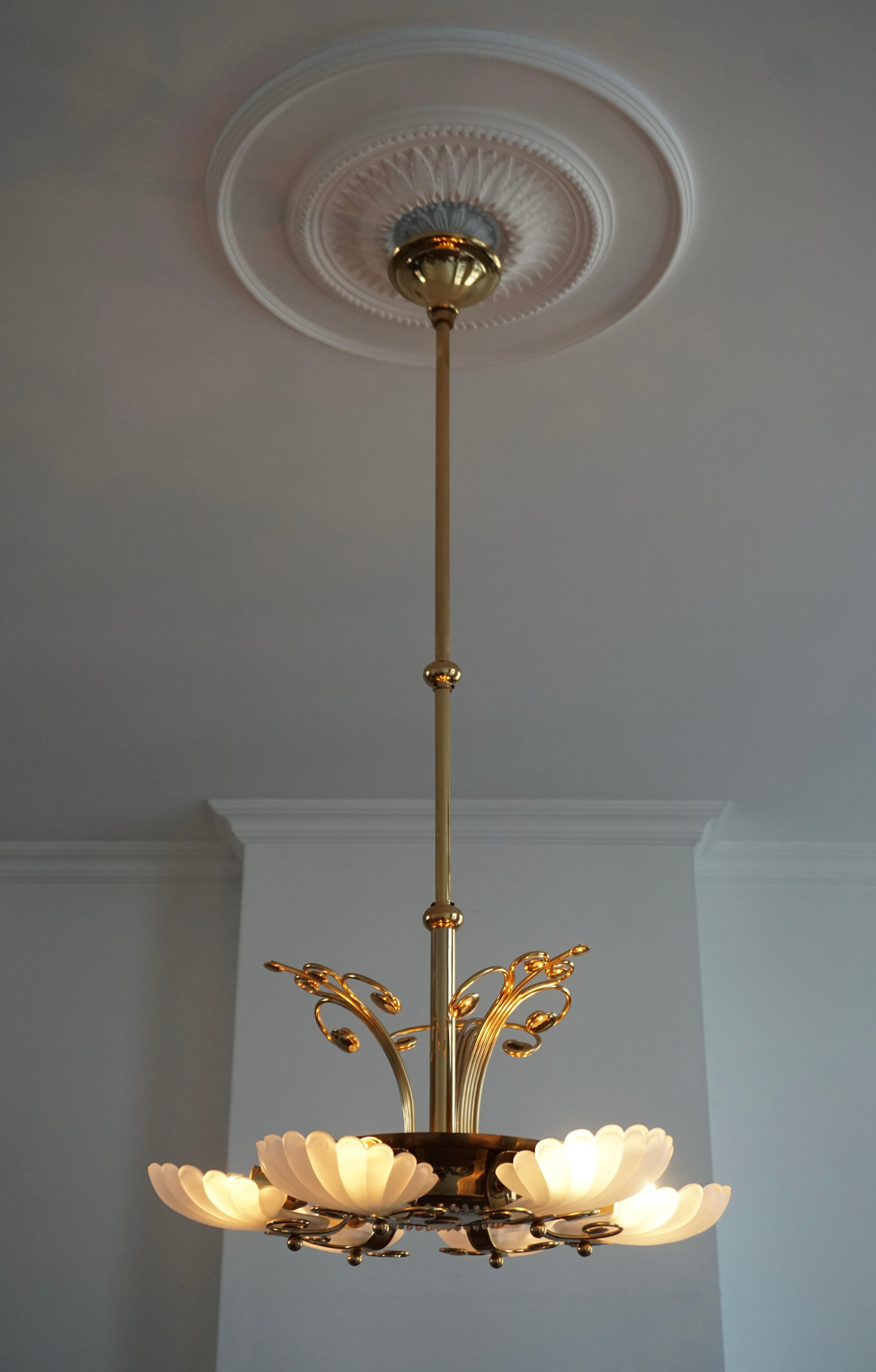 Italian Chandelier in Brass with Murano Glass Shells, 1970s For Sale 1