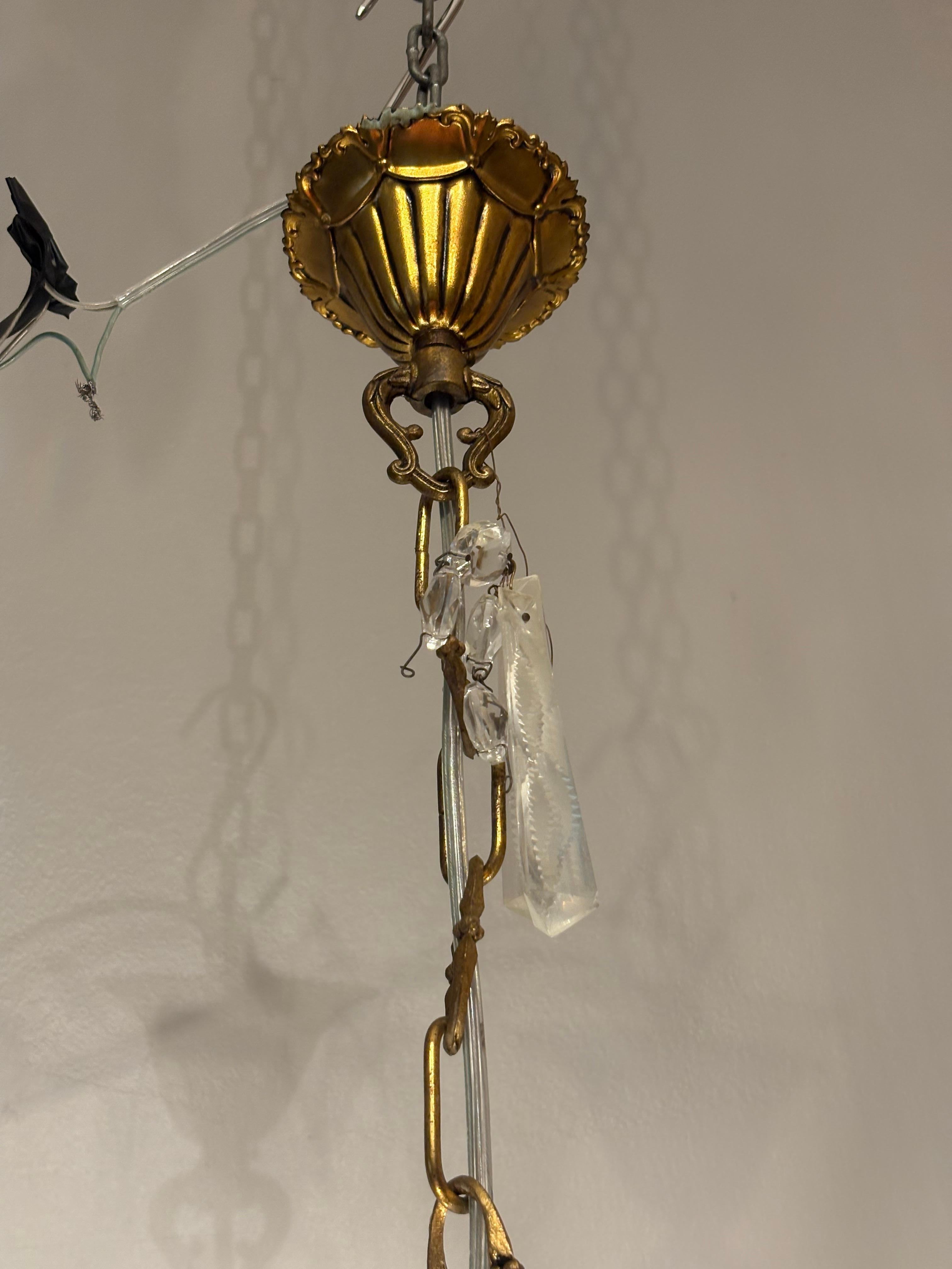 Italian Chandelier in Gilded Bronze with Bohemian Crystals For Sale 4