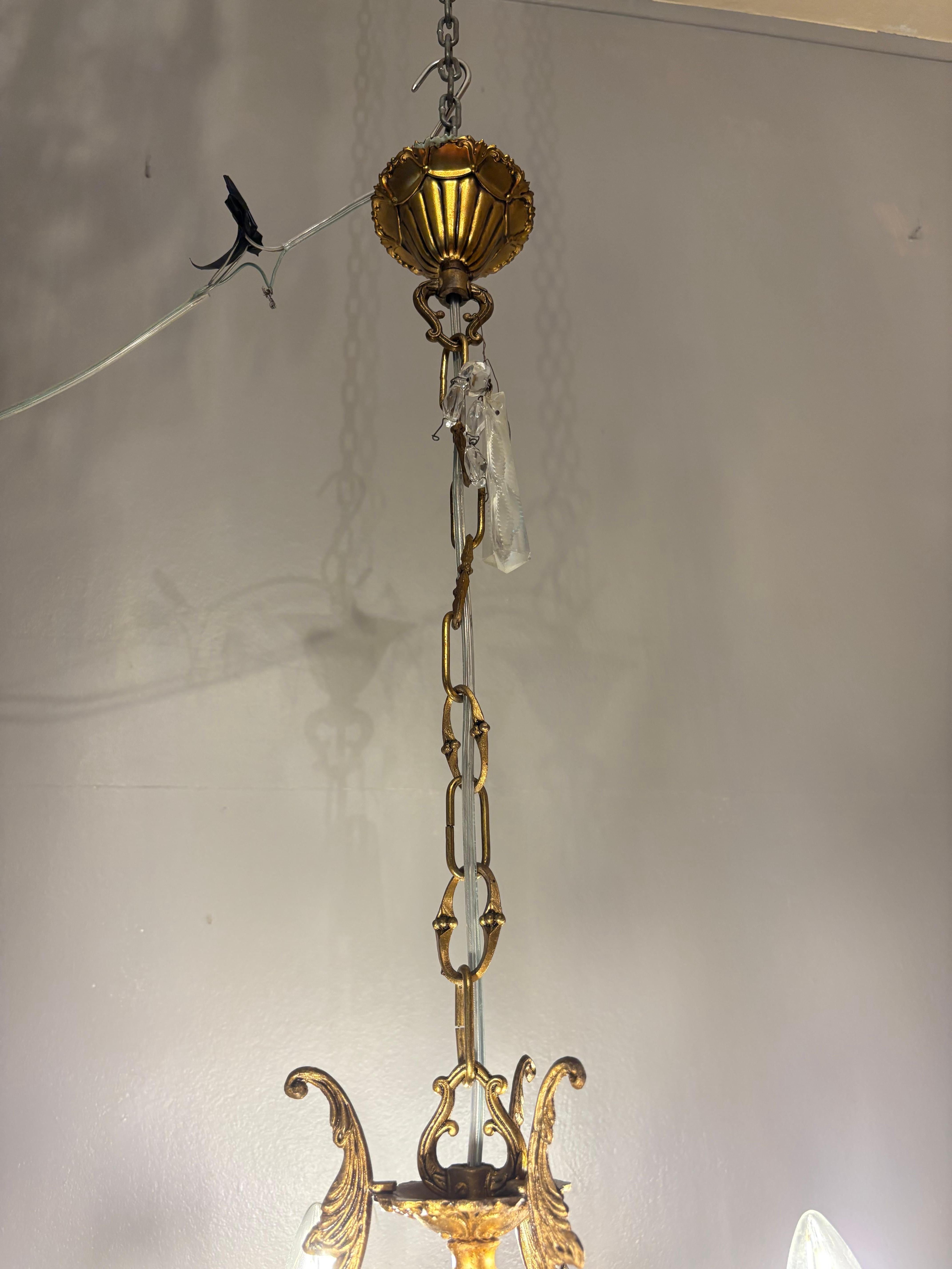 Italian Chandelier in Gilded Bronze with Bohemian Crystals For Sale 5