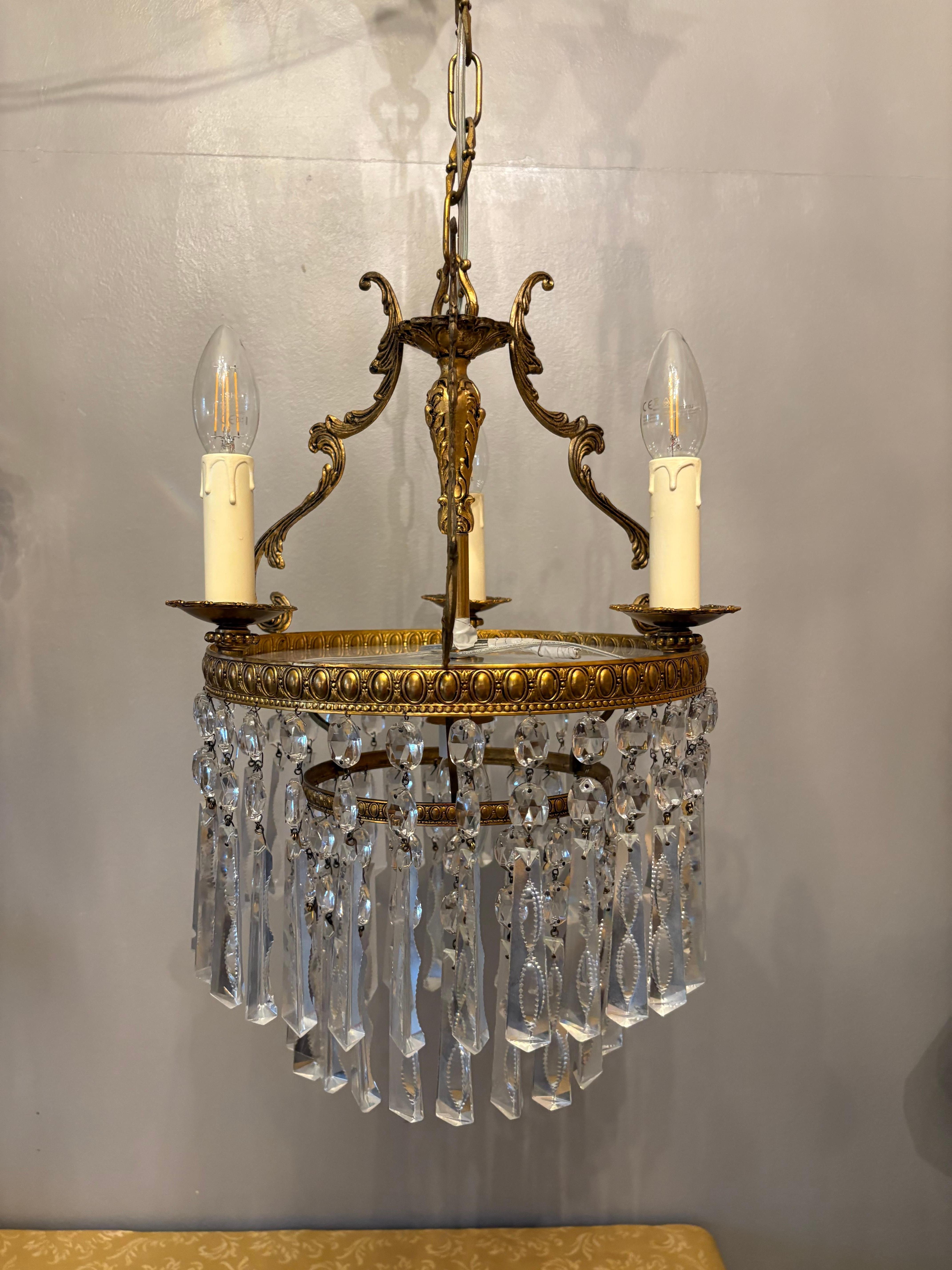 Italian Chandelier in Gilded Bronze with Bohemian Crystals In Good Condition For Sale In Los Angeles, CA