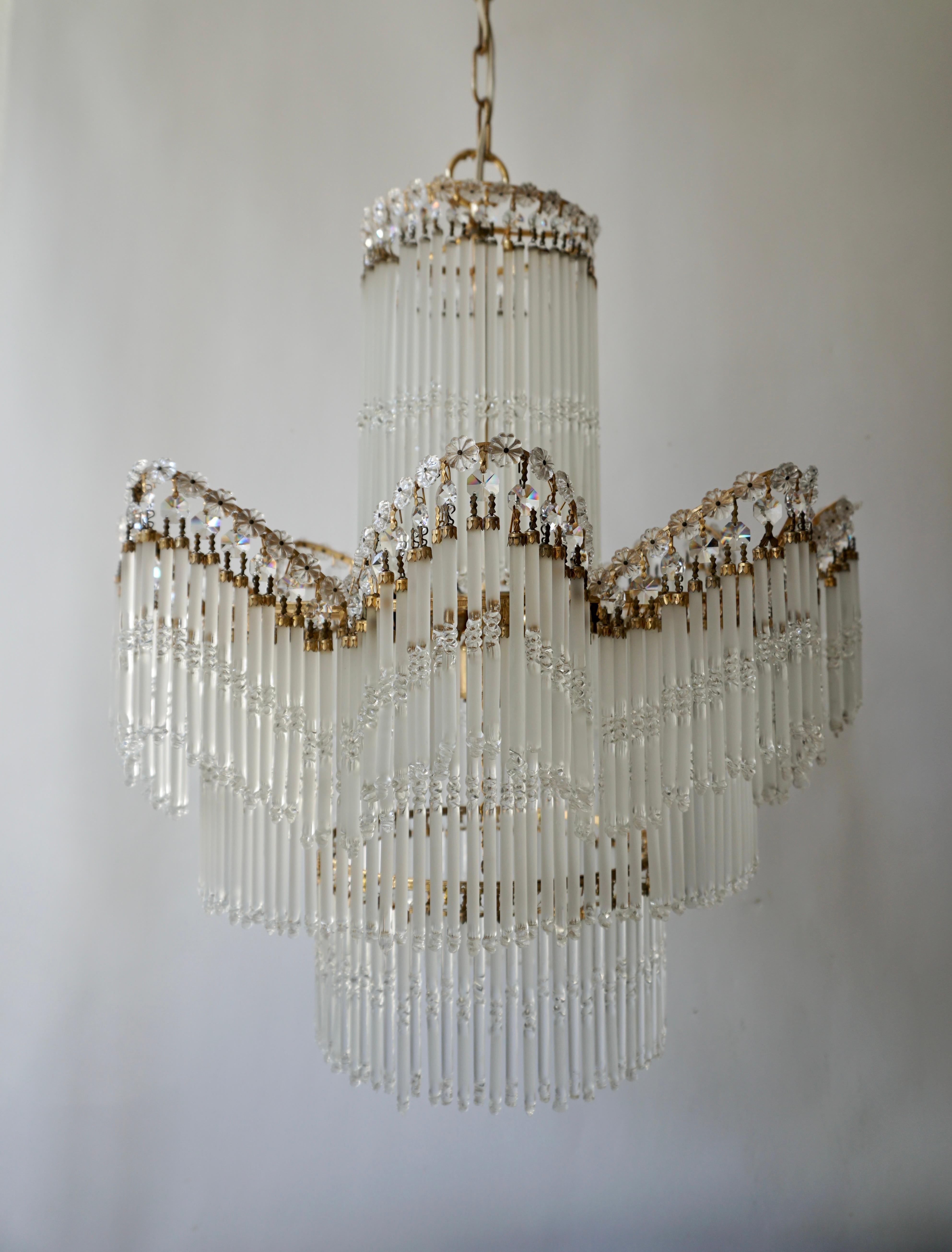 Spectacular chandelier with crystal tubes.

A very elegant design, in the shape of a beautiful flower. The crystals were hung one by one and the result is beautiful, with warmth, glamour, sophistication and elegance. Wherever you want to place this