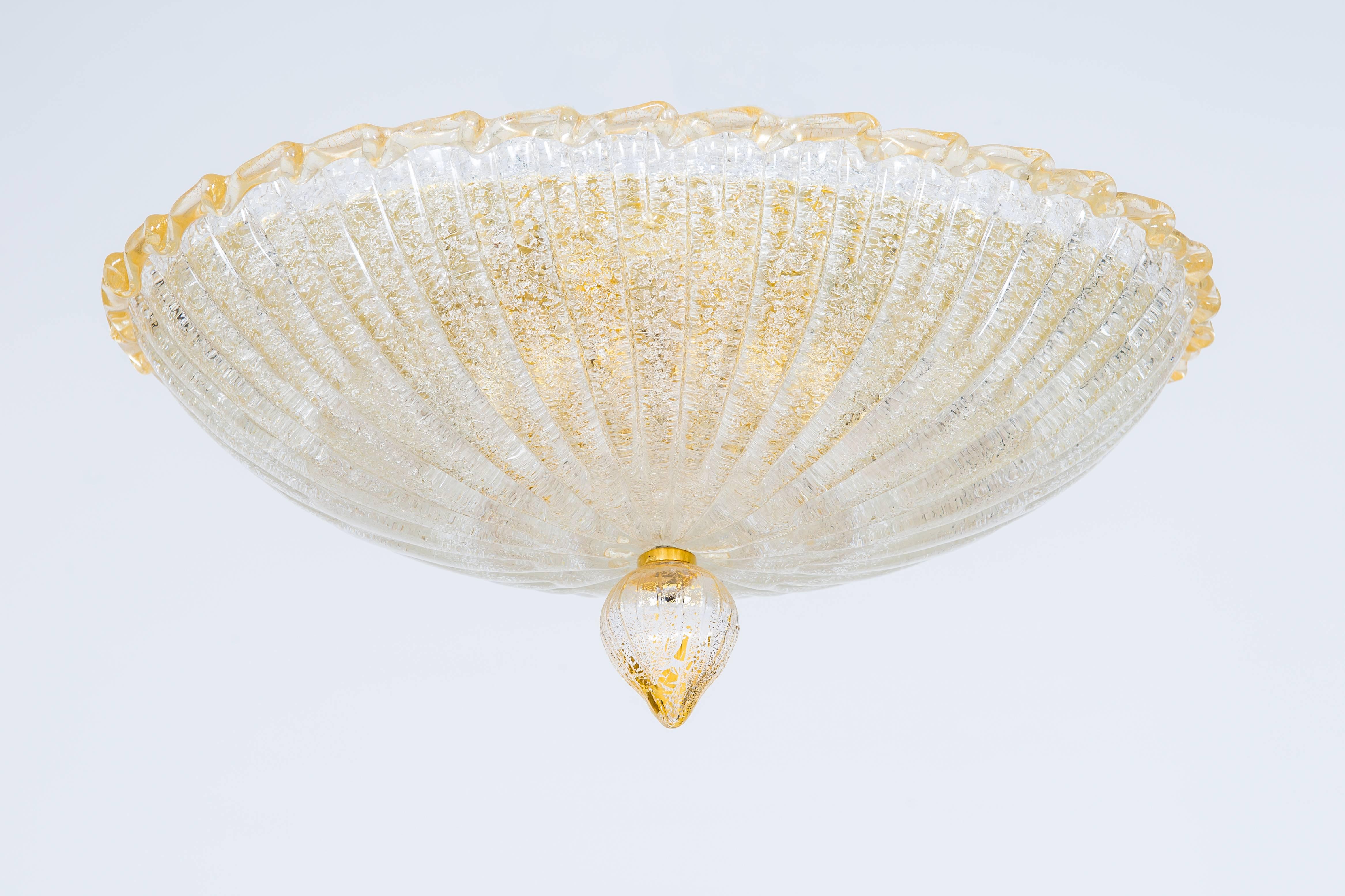 Elegant Handcrafted Italian Ceiling Lightning Murano Blown Glass gold refinished and transparent color. 
This portrait has been entirely manufactured in the Italian Murano Island, by following the antique and original tradition of the blown Murano