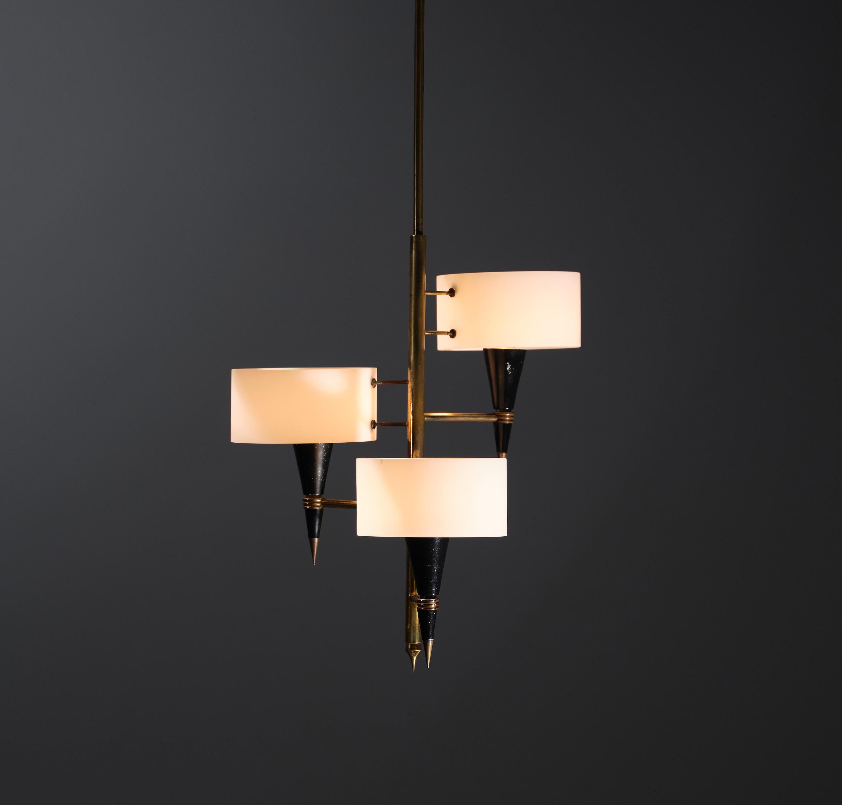 Chandelier , 3 point light , opaline glass , brass , black metal , Italy , 1950s 

An Italian design pendant lamp from the 1950s.
Three light points with opal glass shade. Many brass parts with a beautiful original patina and metal parts with