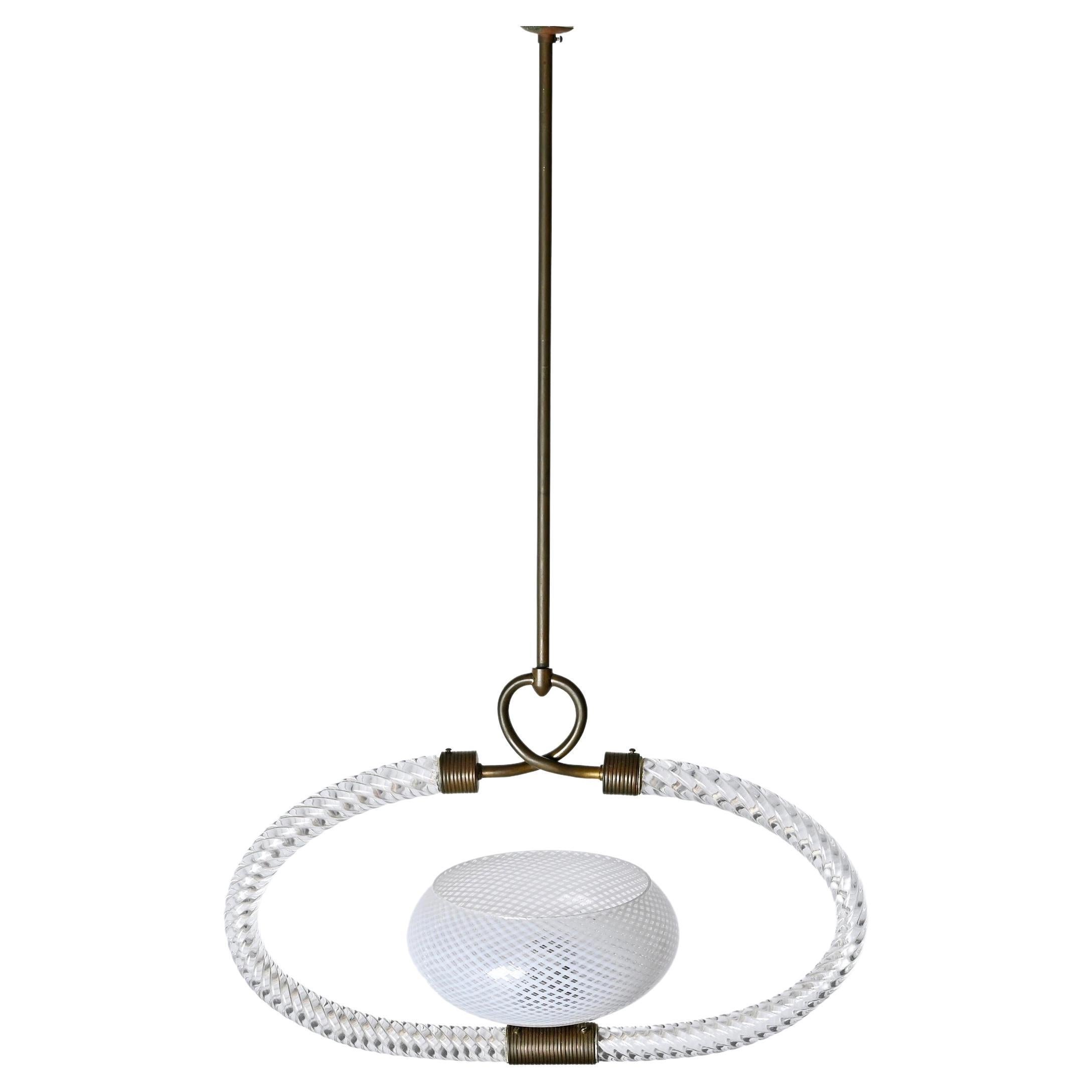 Superb Italian chandelier in white reticello Murano glass and brass, this rare piece was designed in the style of Venini in Italy in the 1940s. 

This finely crafted chandelier is fully made in Murano glass. The central shade is made in 