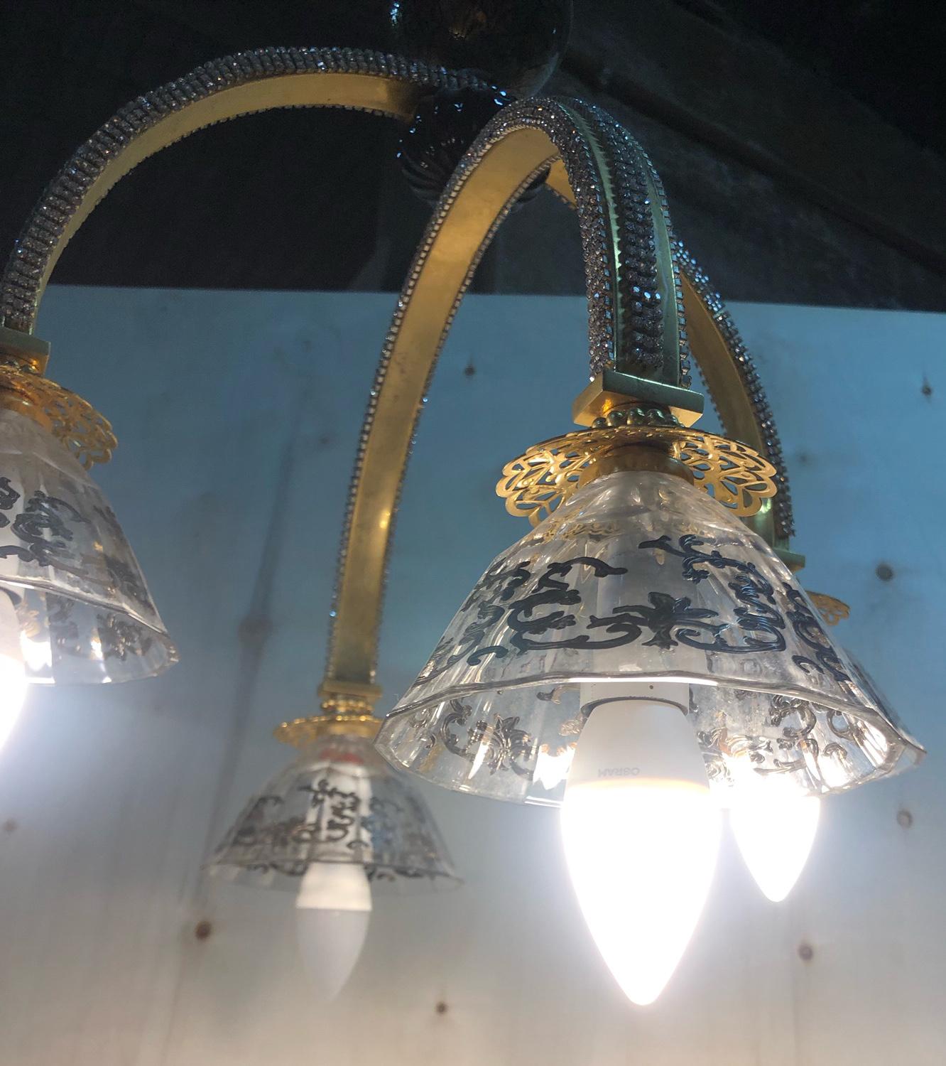 Italian Chandelier in Rhinestones with Four Lights with Original Gold Coloring In Good Condition For Sale In Buggiano, IT