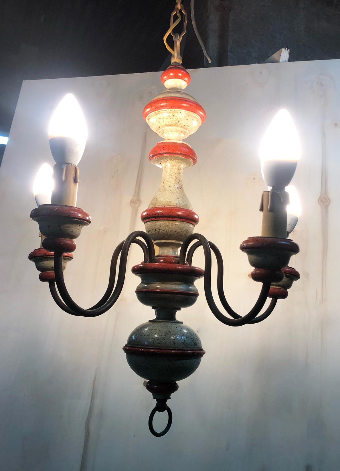 Italian chandelier in wood with five lights with two-tone coloring. 
The five lights have an E14 type socket and run on 220V.
The coloring is very beautiful and elegant.
If the voltage of your country is 110 Volt or other, consult your trusted