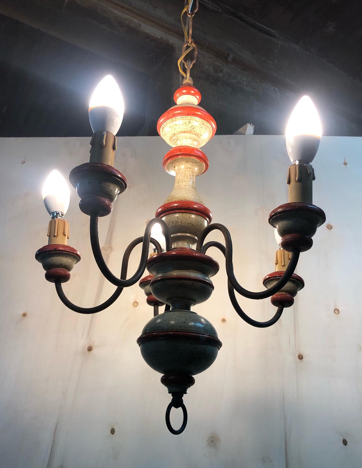 Italian Chandelier in Wood with Five Lights with Two-Tone Coloring In Good Condition For Sale In Buggiano, IT