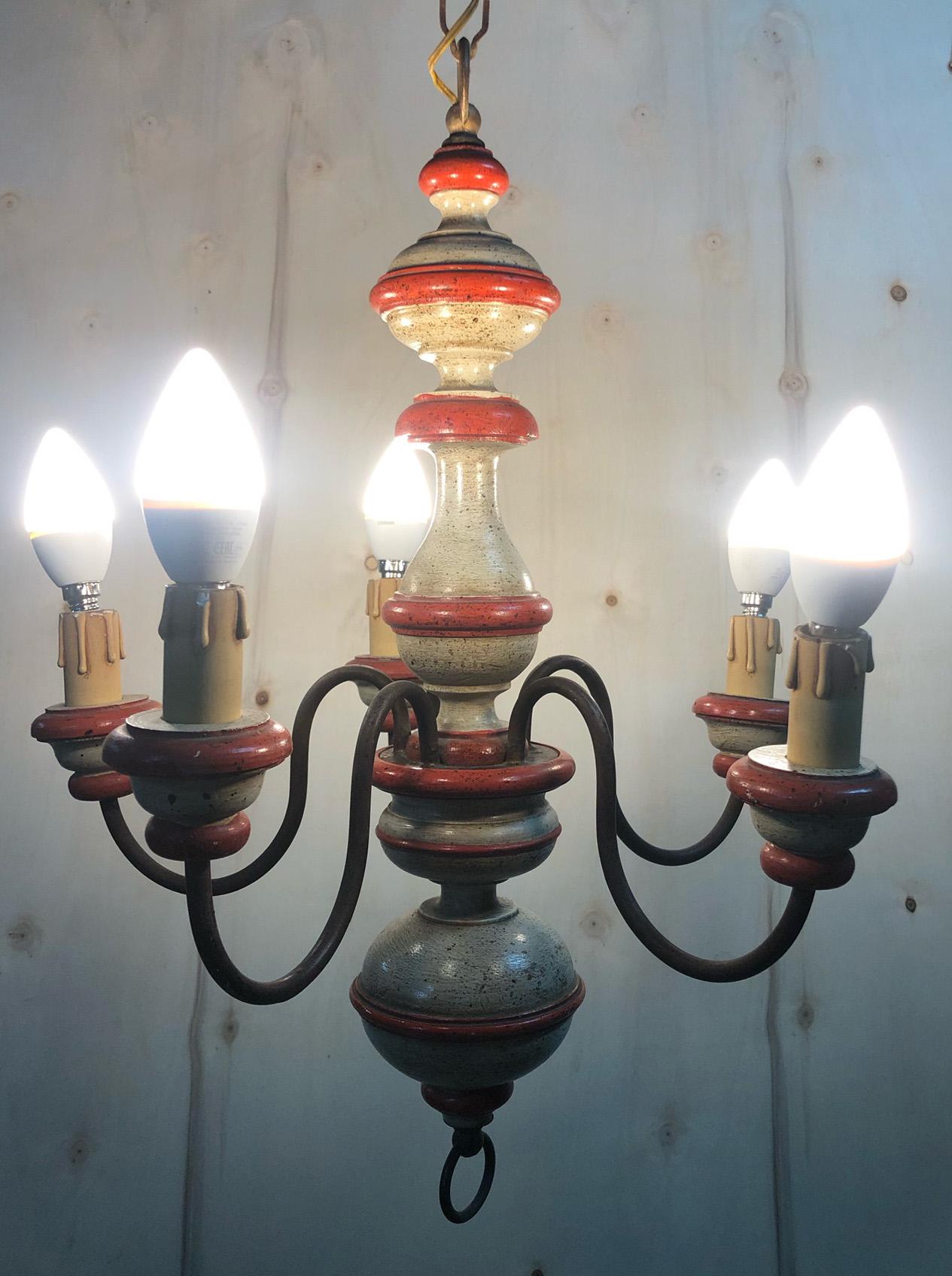Italian Chandelier in Wood with Five Lights with Two-Tone Coloring For Sale 3