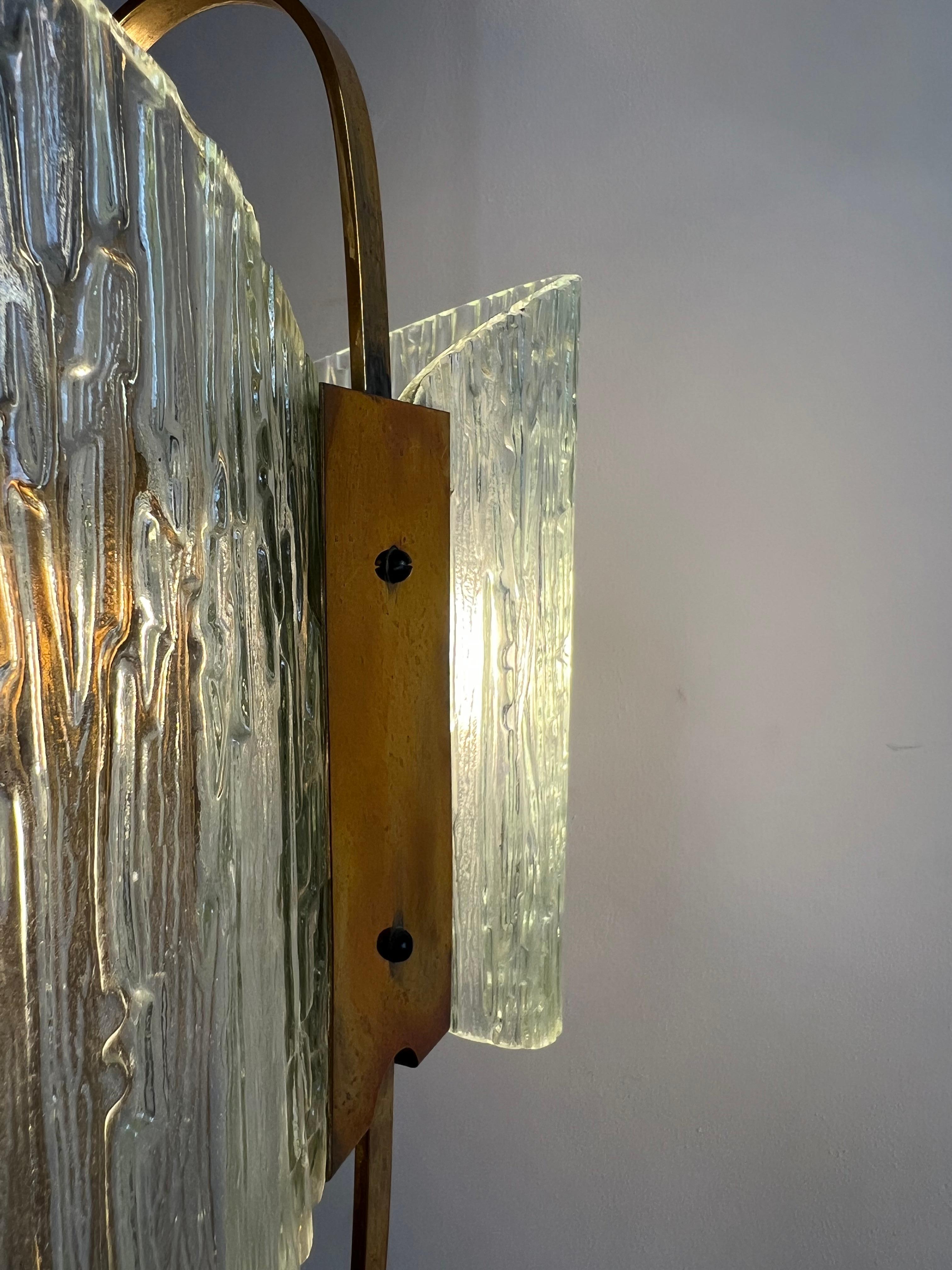 Ottone Lampadario italiano in stile Max Ingrand, 1970. in vendita
