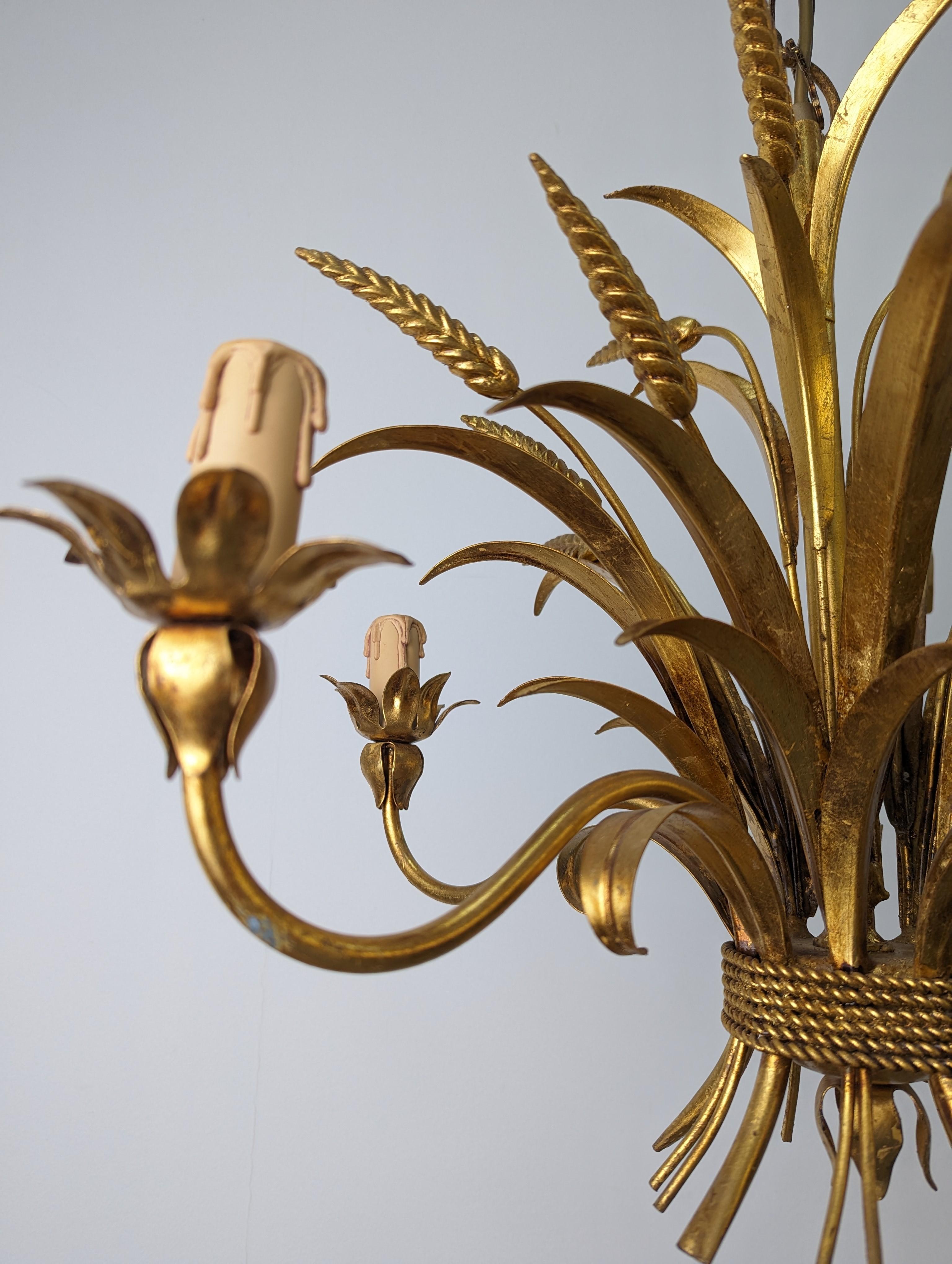 Beautiful original mid-century Italian five-arm lamp made of gold metal with an elegant wheat sheaf and leaf design.

Total length with chain 80cm