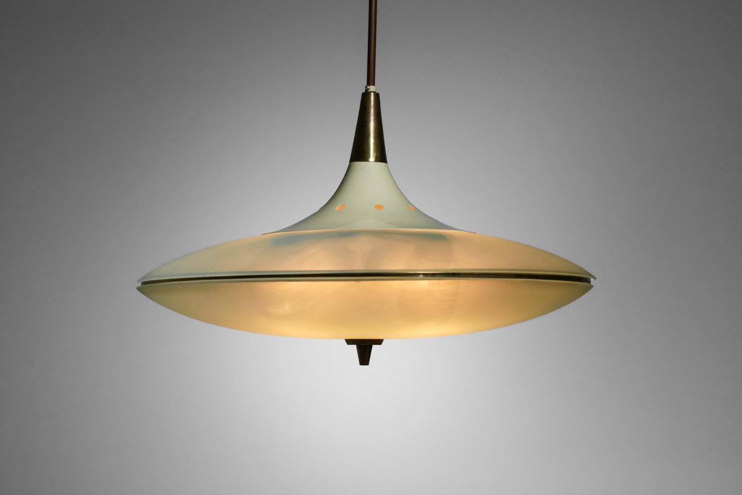 Hanging lamp from the 1950s by Italian designer Pietro Chiesa. Structure of the arm and the cup in solid brass and white lacquered metal. Diffuser with a double saucer shaped opaque frosted glass. Excellent vintage condition with very slight traces