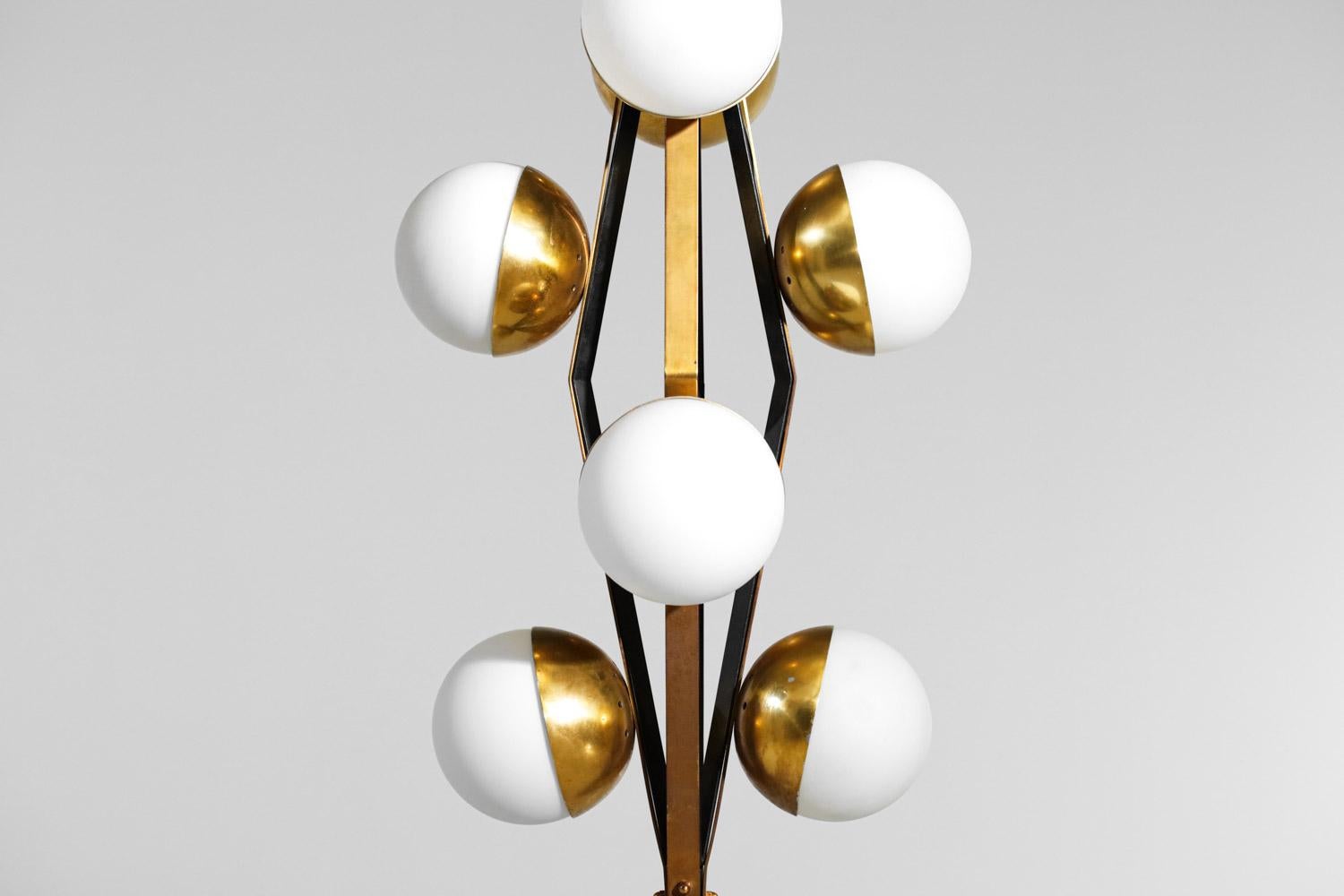 Mid-Century Modern Italian chandelier Stilnovo 8 globes in original opaline from 60's  For Sale