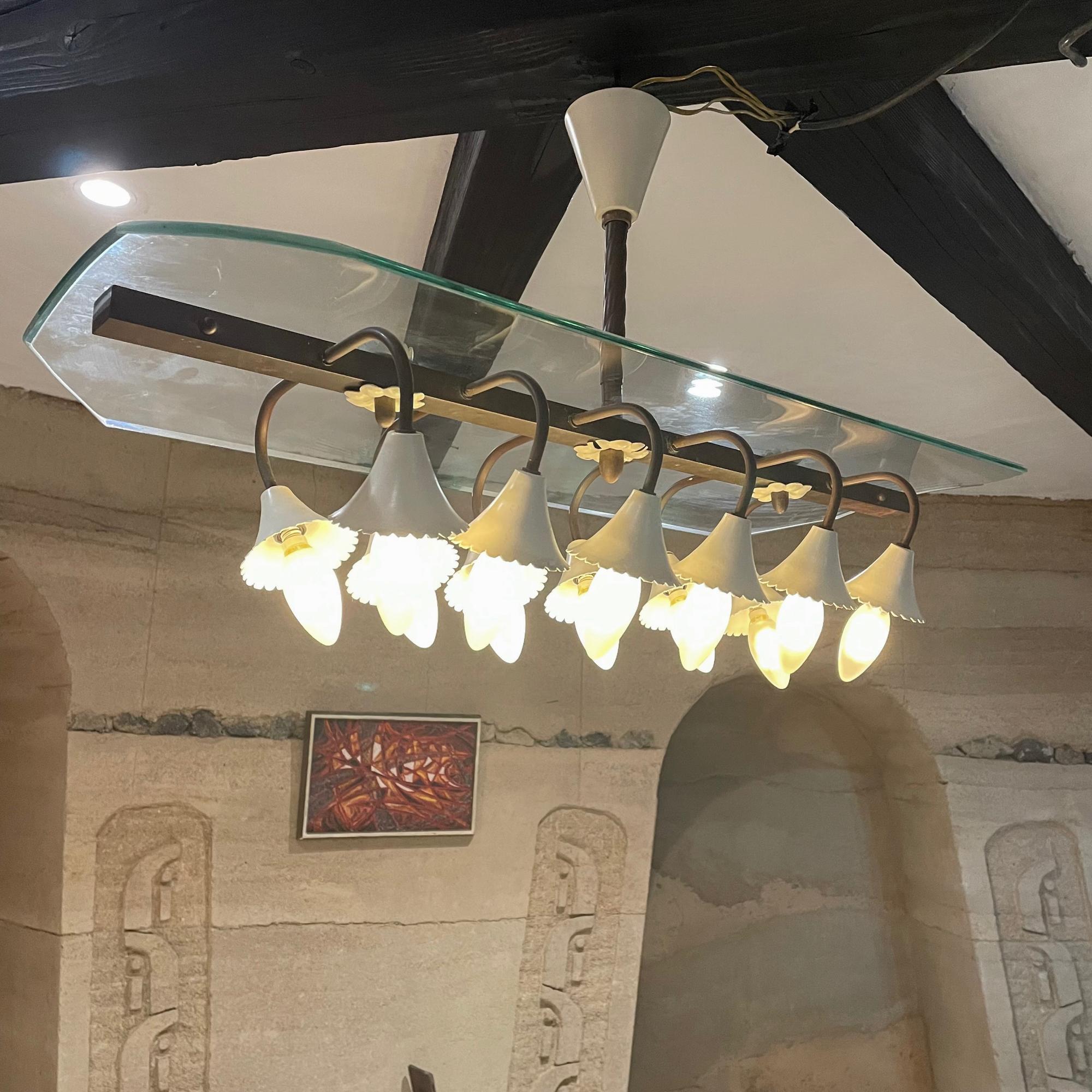 Lampadario anni '40 Dodici luci di fiori in vetro Fontana Arte Italia in vendita 1