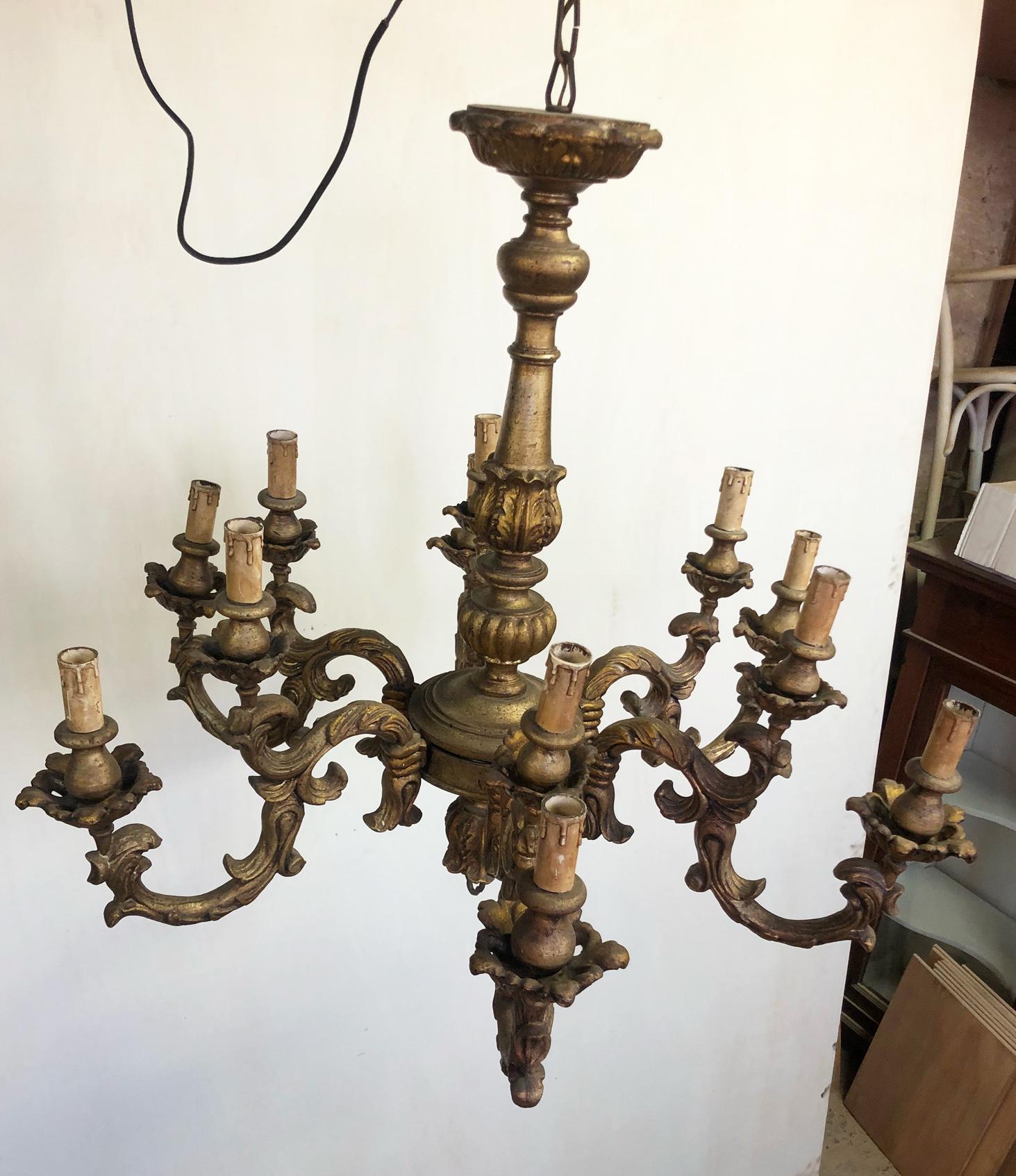 Italian Chandelier with 12 Lights Gold Wood In Good Condition In Buggiano, IT