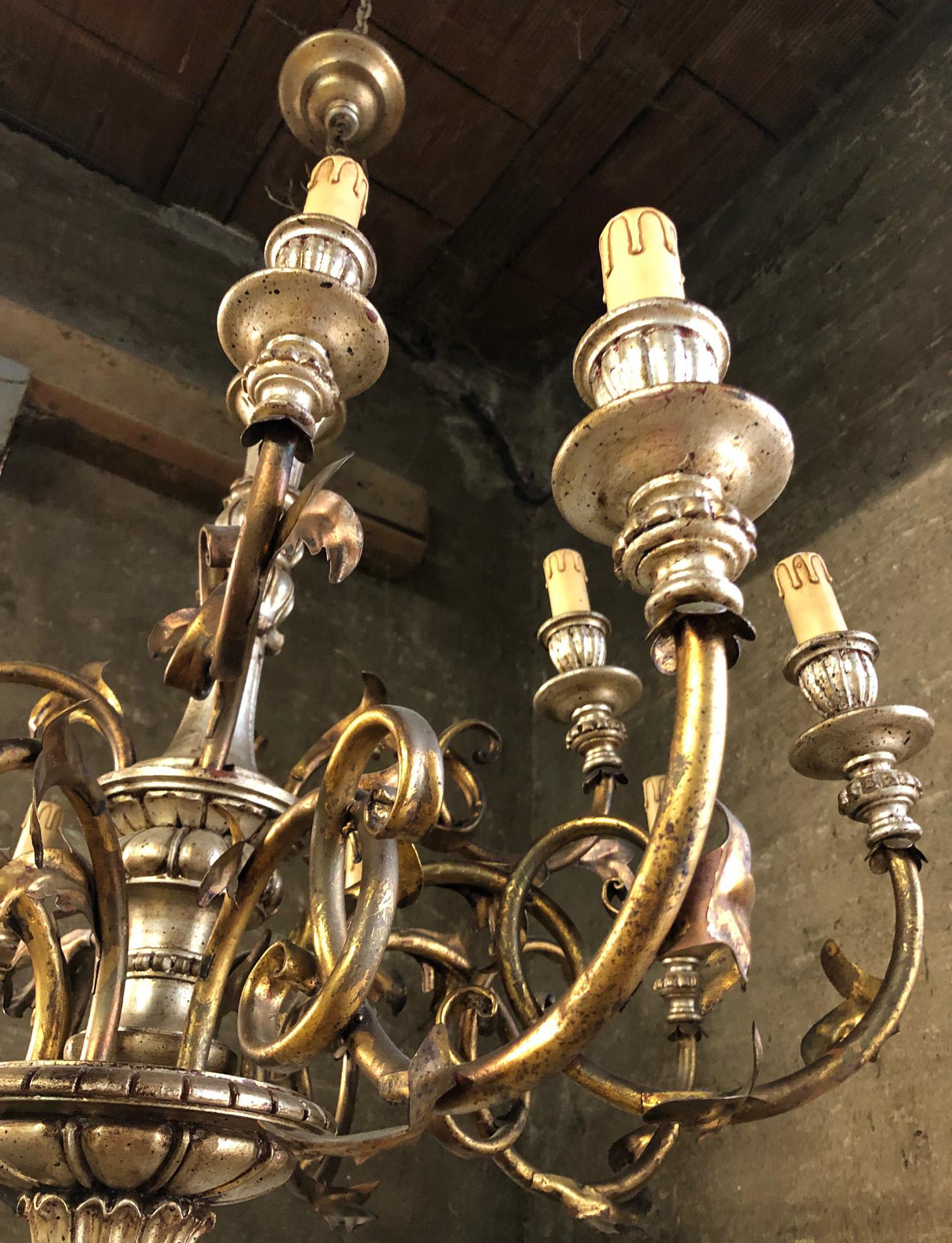 Italian Chandelier with 12 Lights in Wood and Metal 5