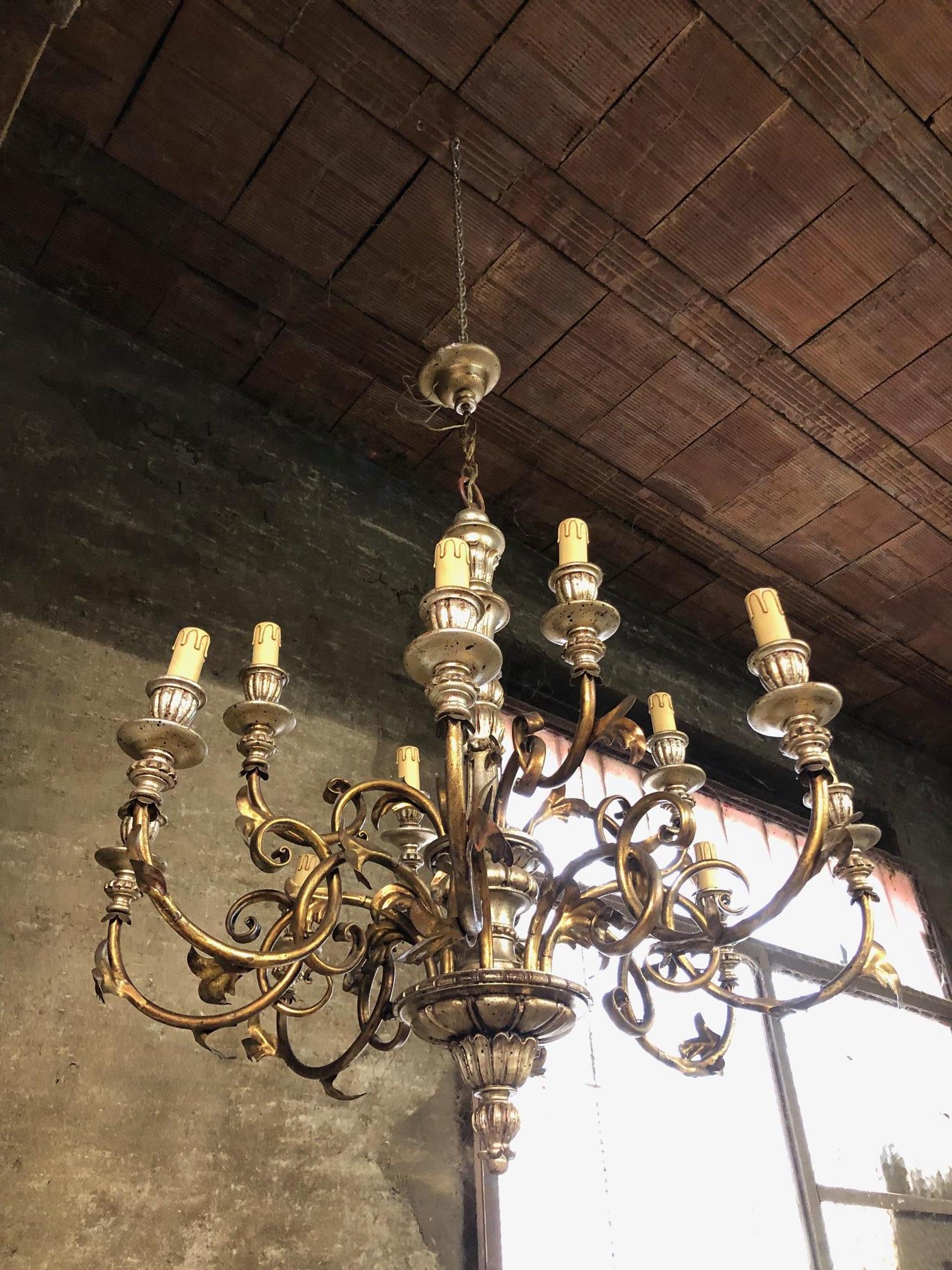 Mid-20th Century Italian Chandelier with 12 Lights in Wood and Metal