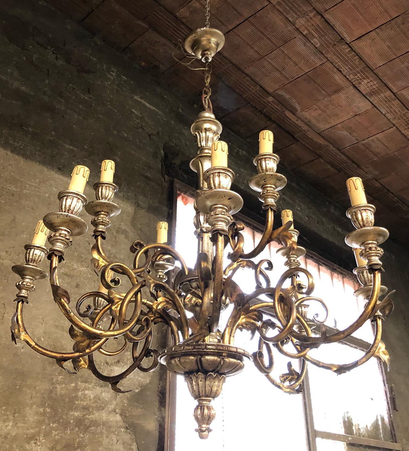 Italian Chandelier with 12 Lights in Wood and Metal 1