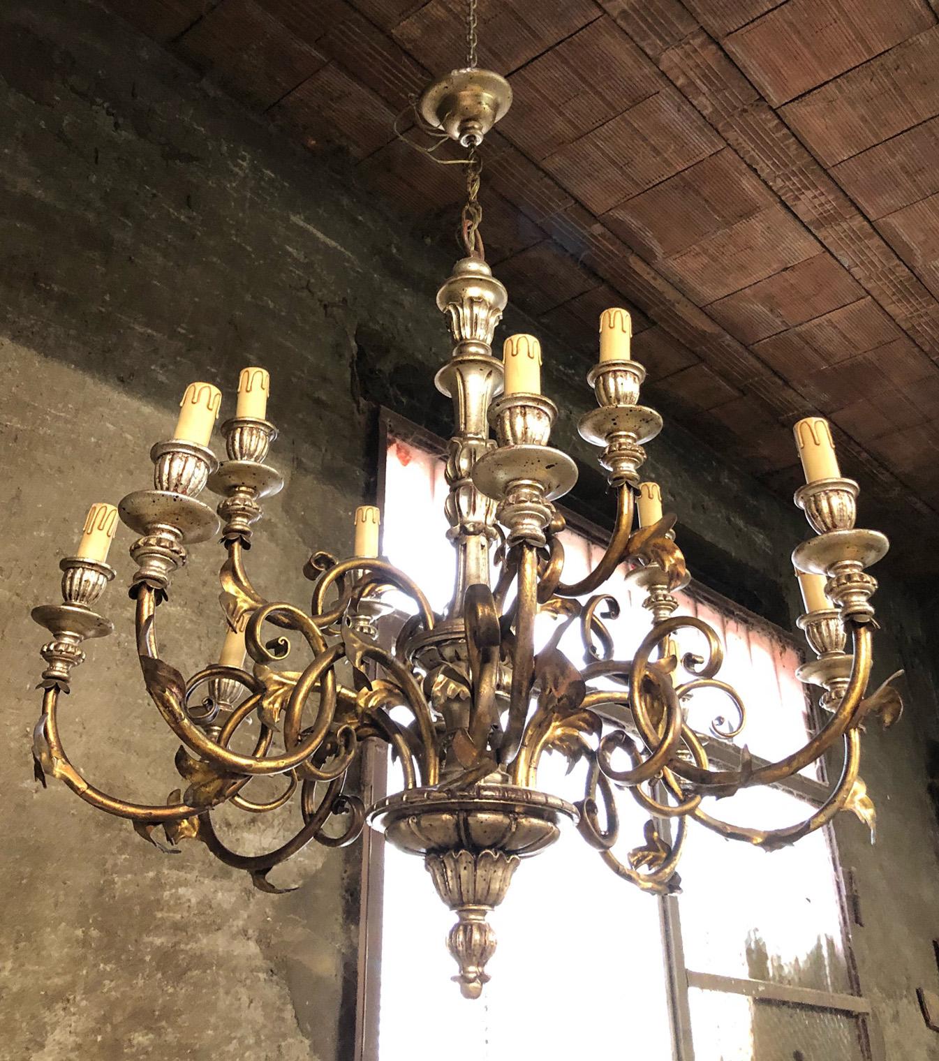 Italian Chandelier with 12 Lights in Wood and Metal 2