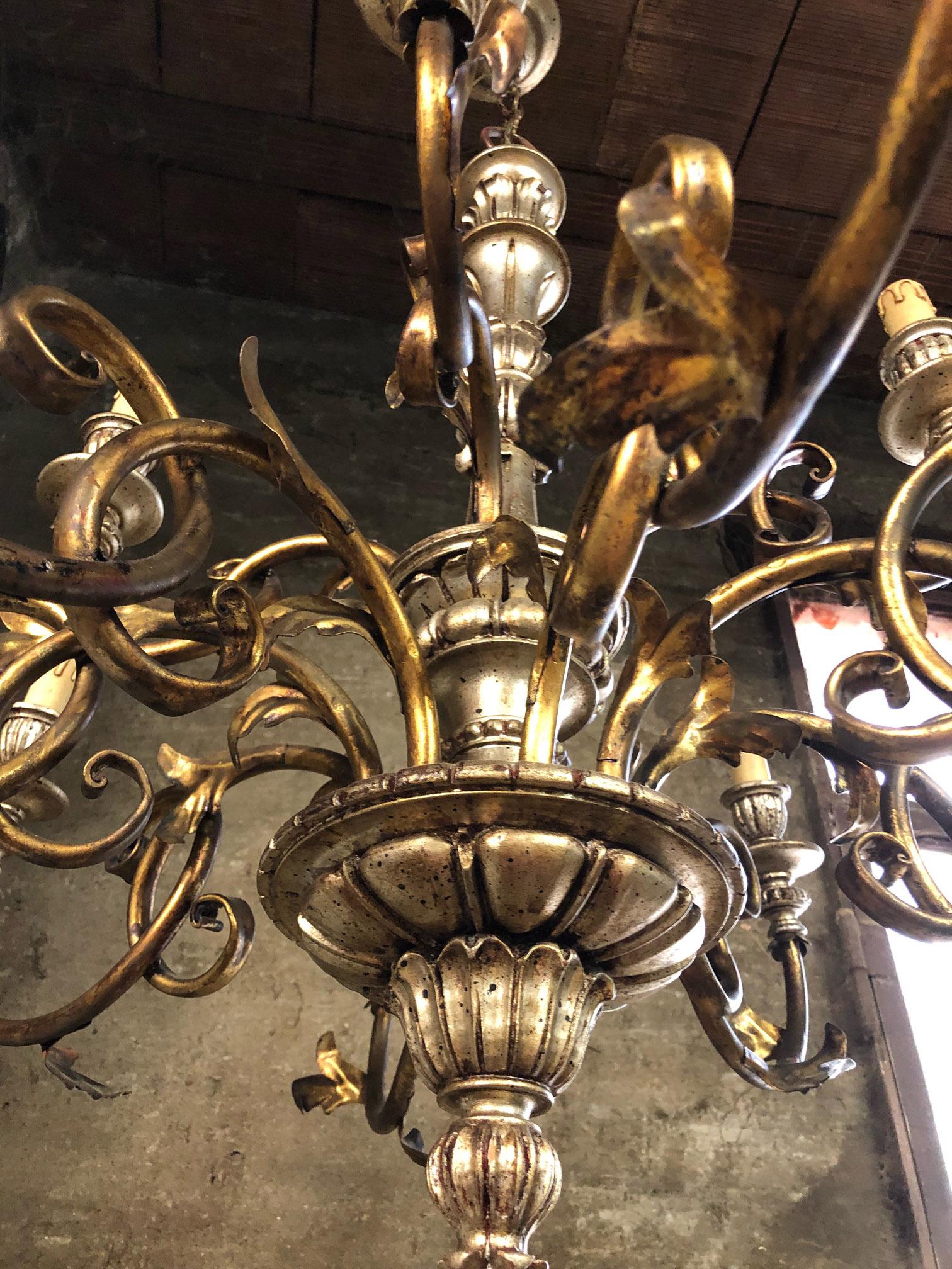 Italian Chandelier with 12 Lights in Wood and Metal 3