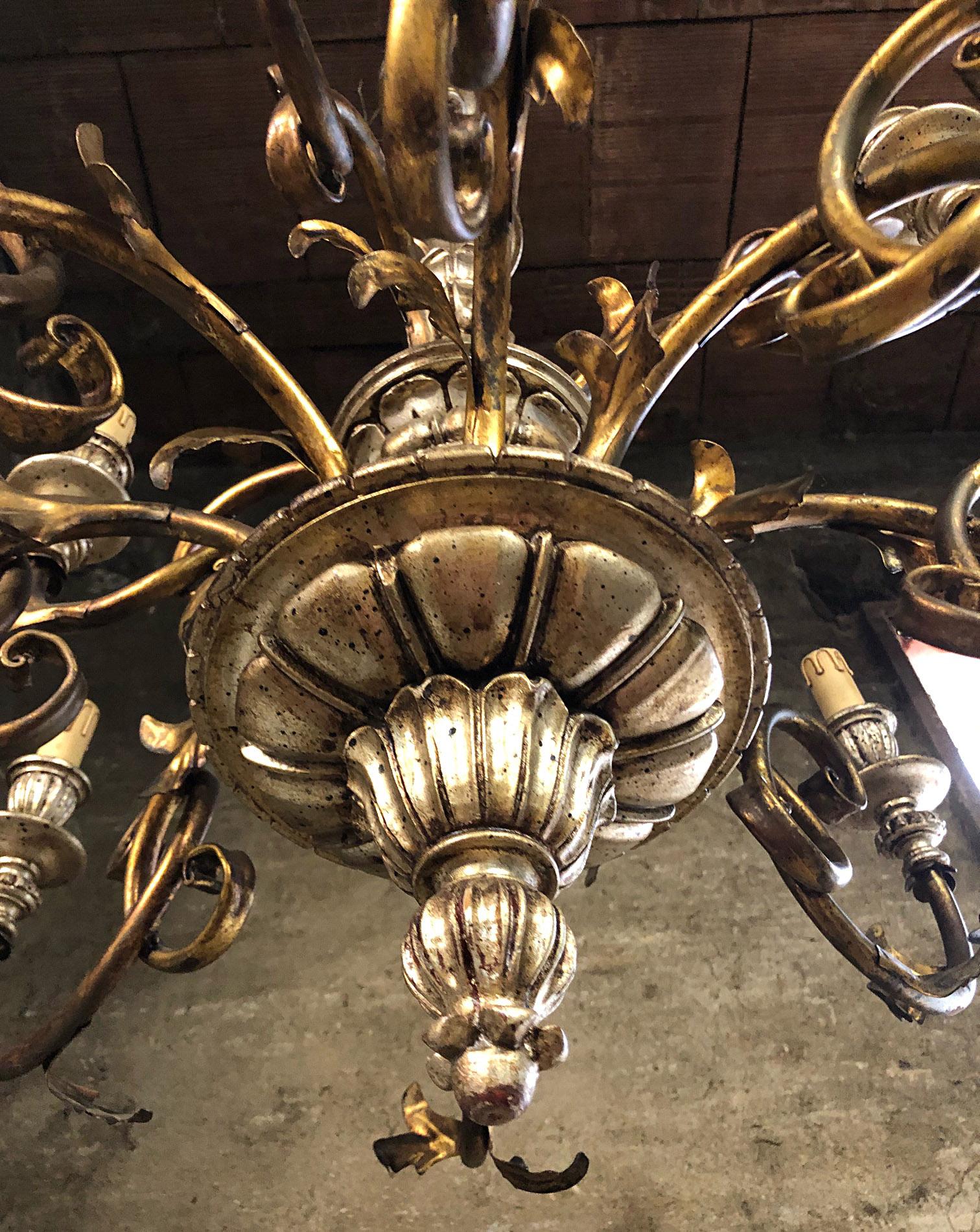 Italian Chandelier with 12 Lights in Wood and Metal 4