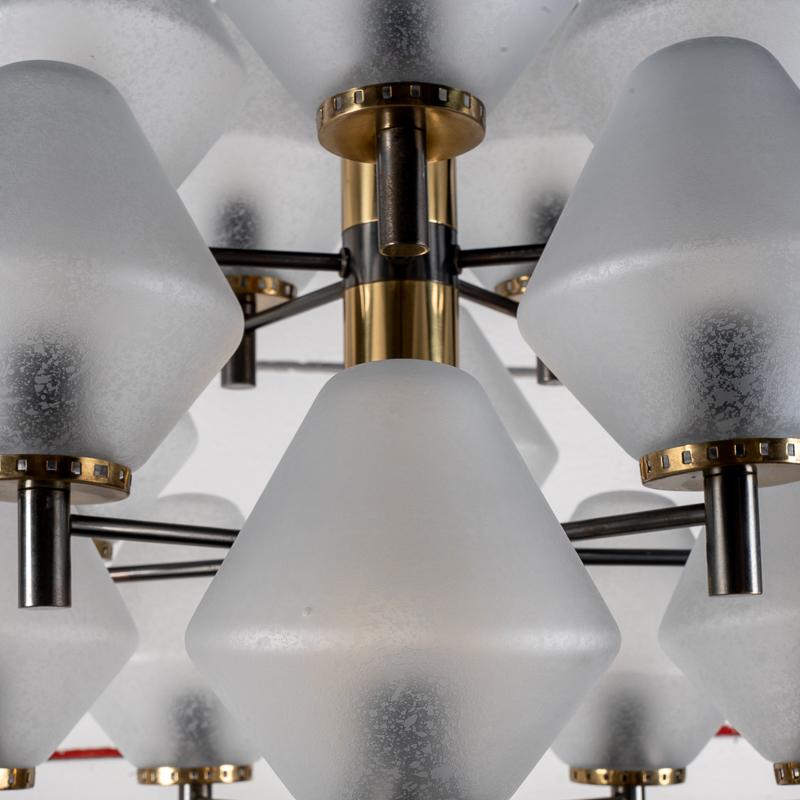 Mid-Century moderno Lampadario italiano con 15 bracci in ottone dorato 1970 in vendita