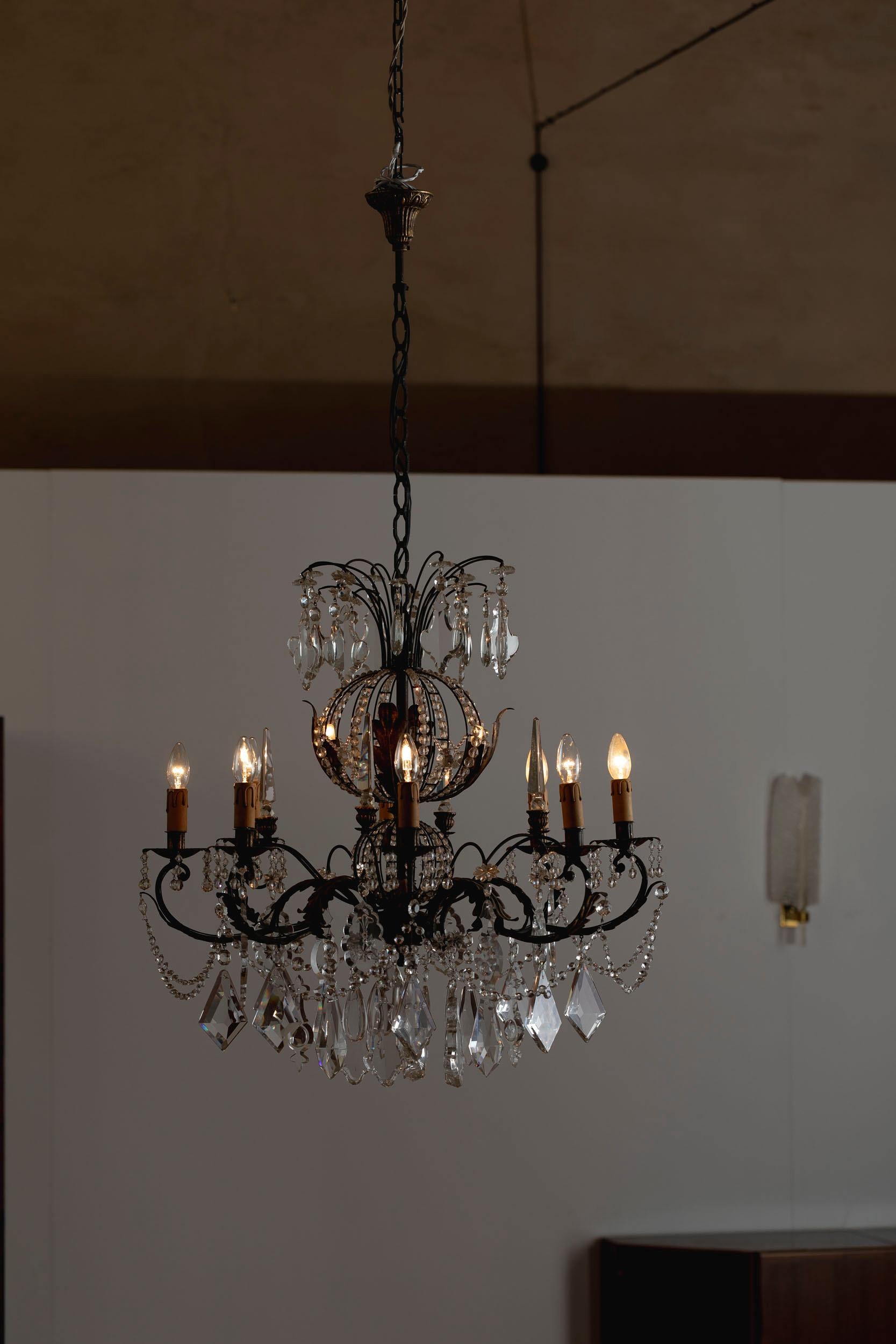Mid-20th Century Italian glass drops chandelier  For Sale