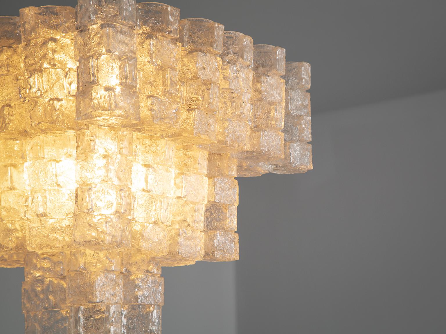 Italian Chandelier with Frosted Glass Sculptures In Excellent Condition In Waalwijk, NL