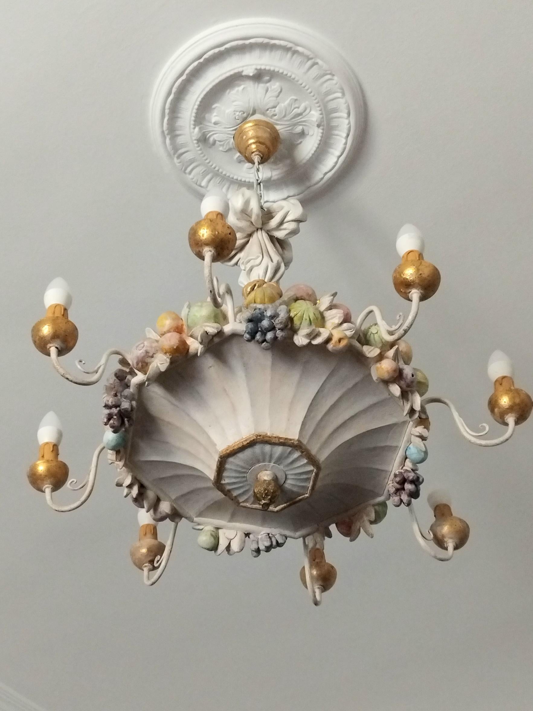 Lampadario italiano con  Frutta intagliata in Wood e foglia d'oro Spettacolare in vendita 7