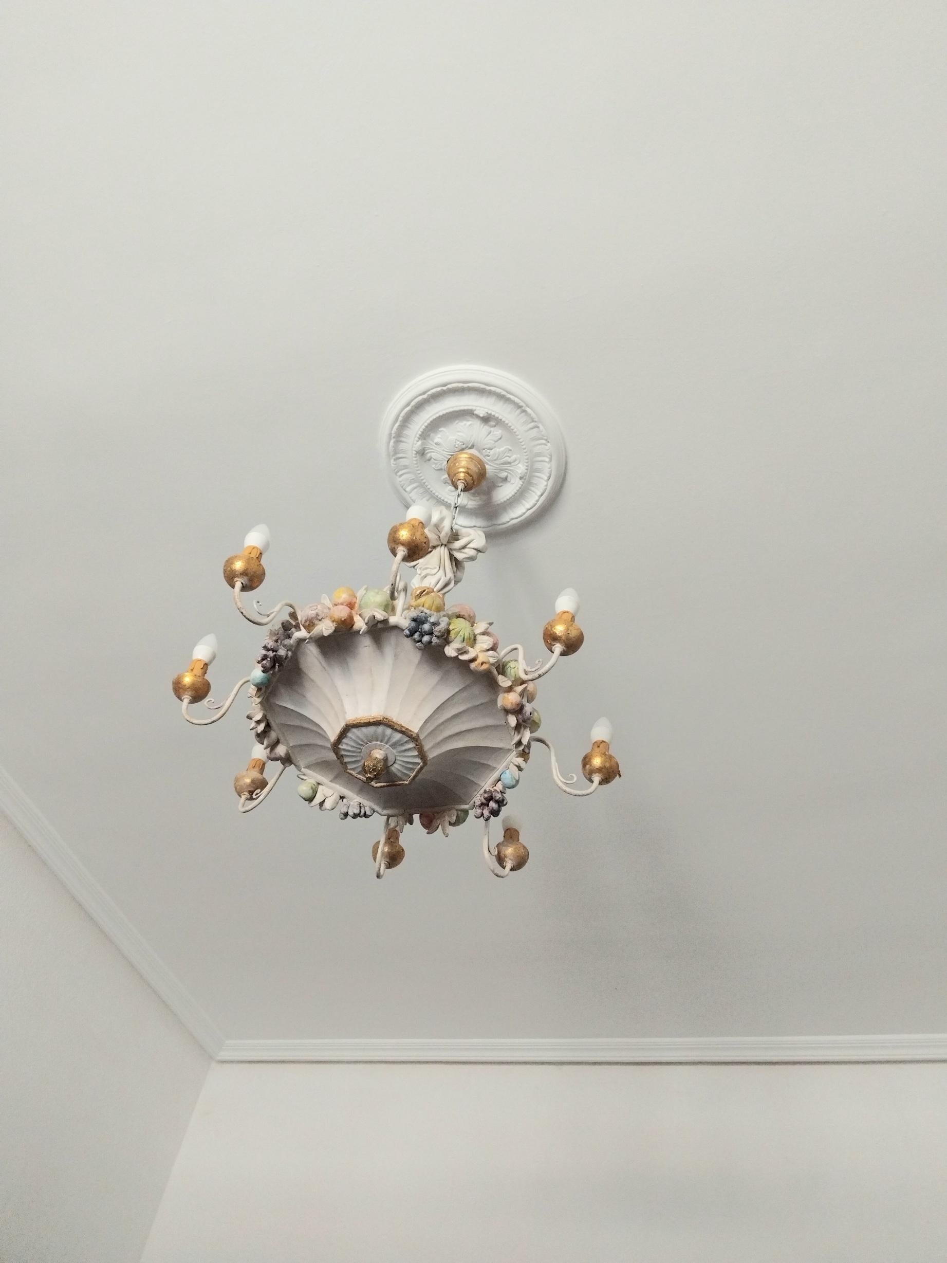 Lampadario italiano con  Frutta intagliata in Wood e foglia d'oro Spettacolare in vendita 11