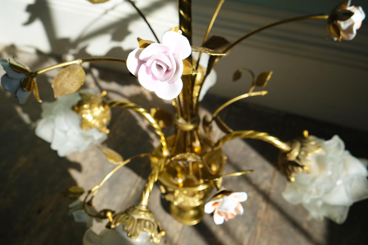 Italian Chandelier with Pink Flower Porcelain Shades In Good Condition For Sale In London, GB